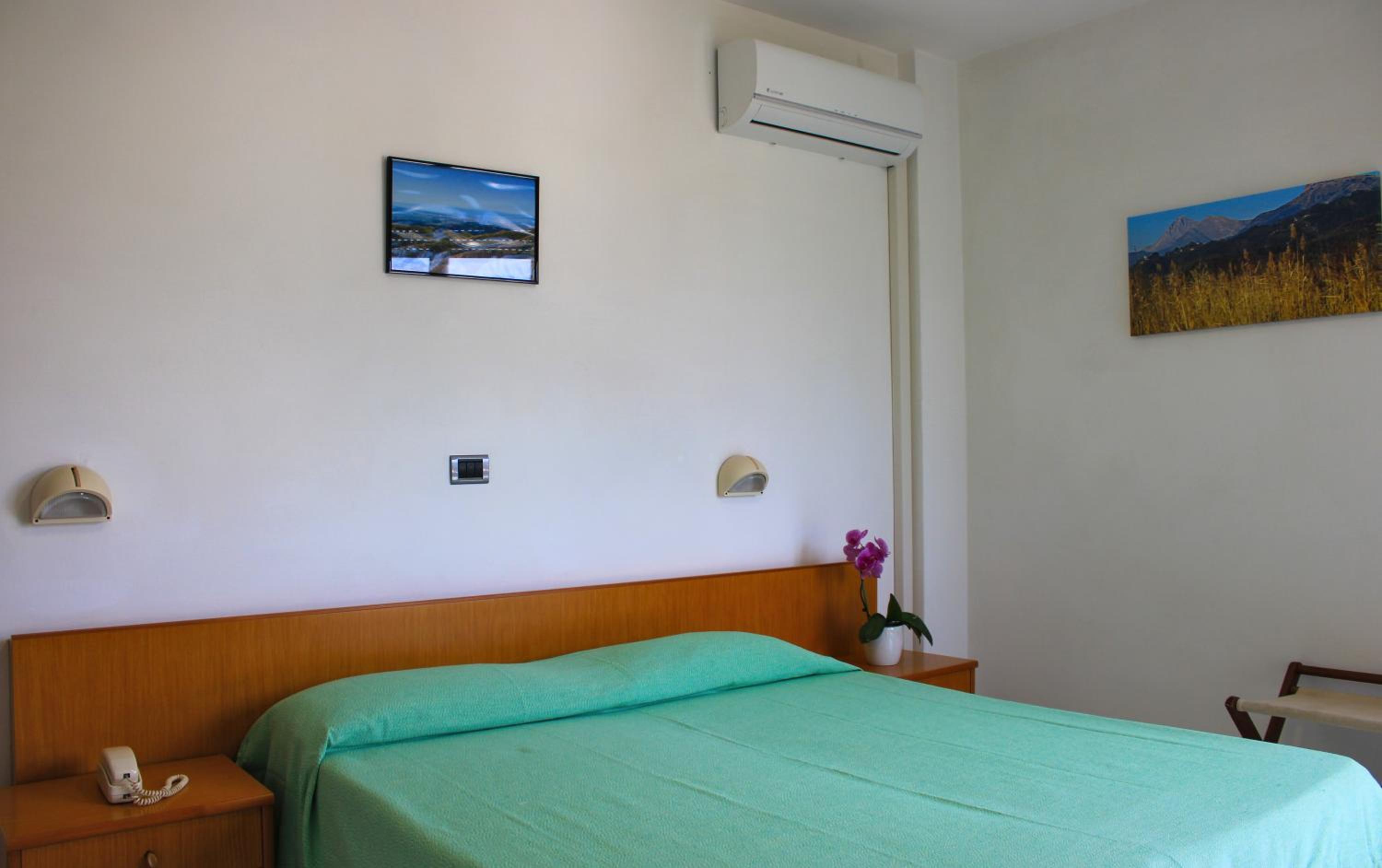 Large Double Room photo 1