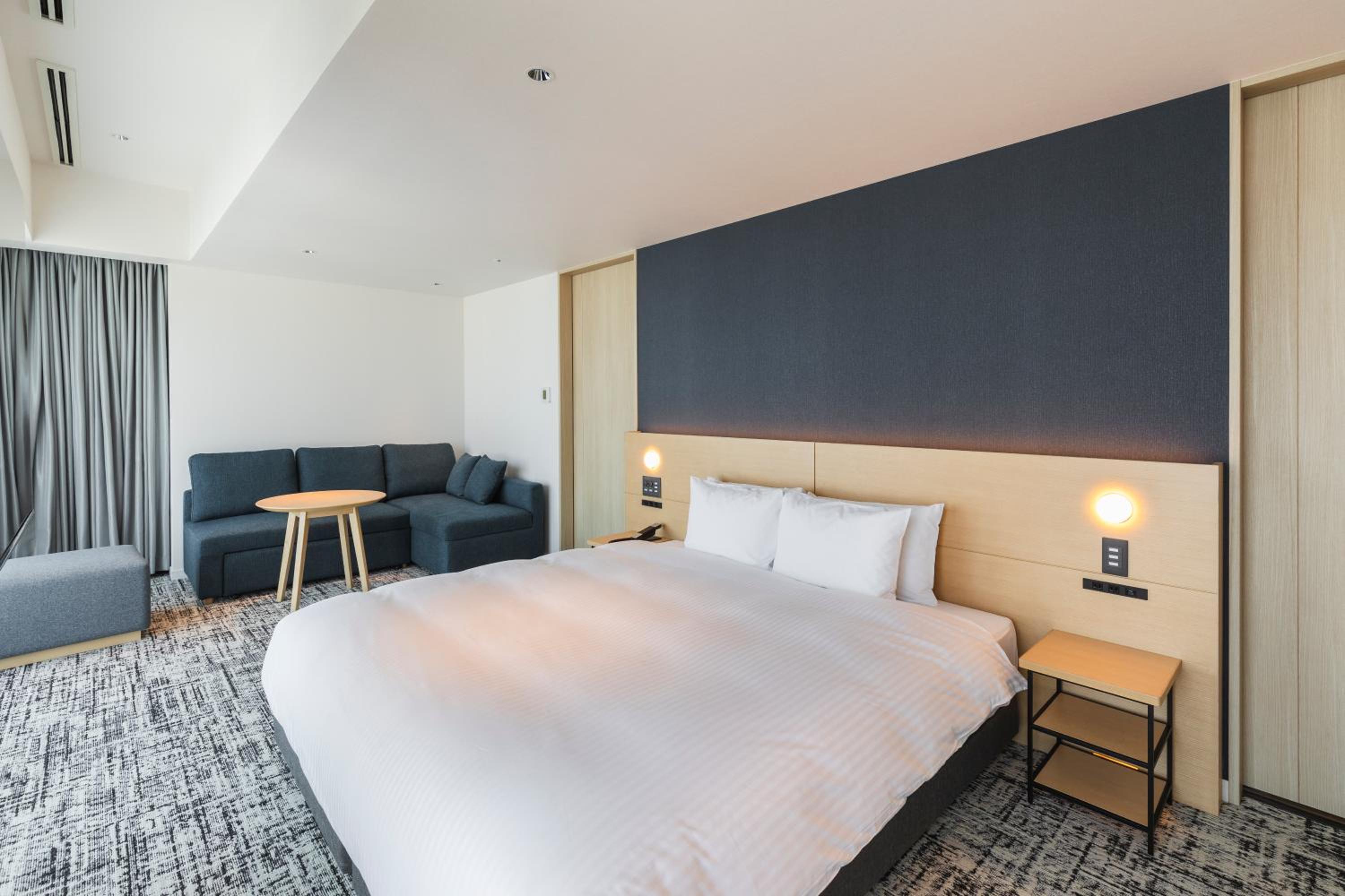 Deluxe King Room - Photo 7