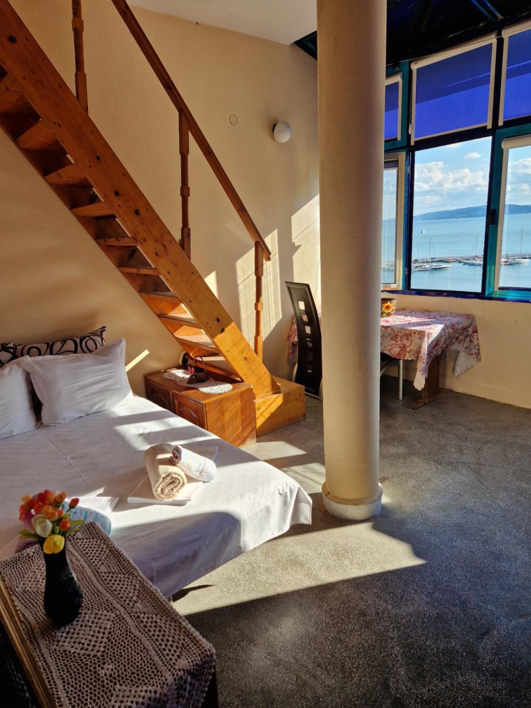 Apartment with Sea View - Photo 20