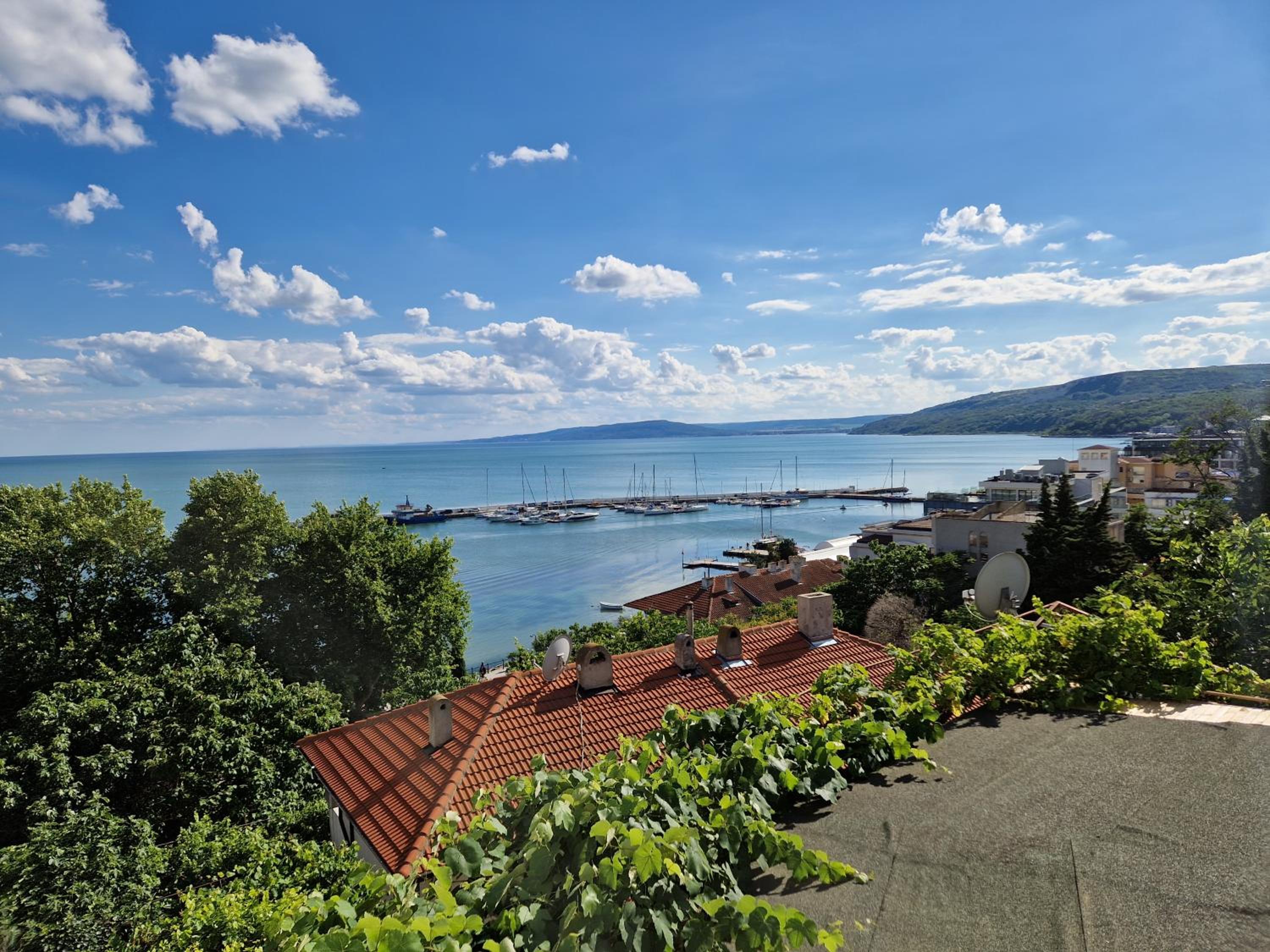 Apartment with Sea View - Photo 22