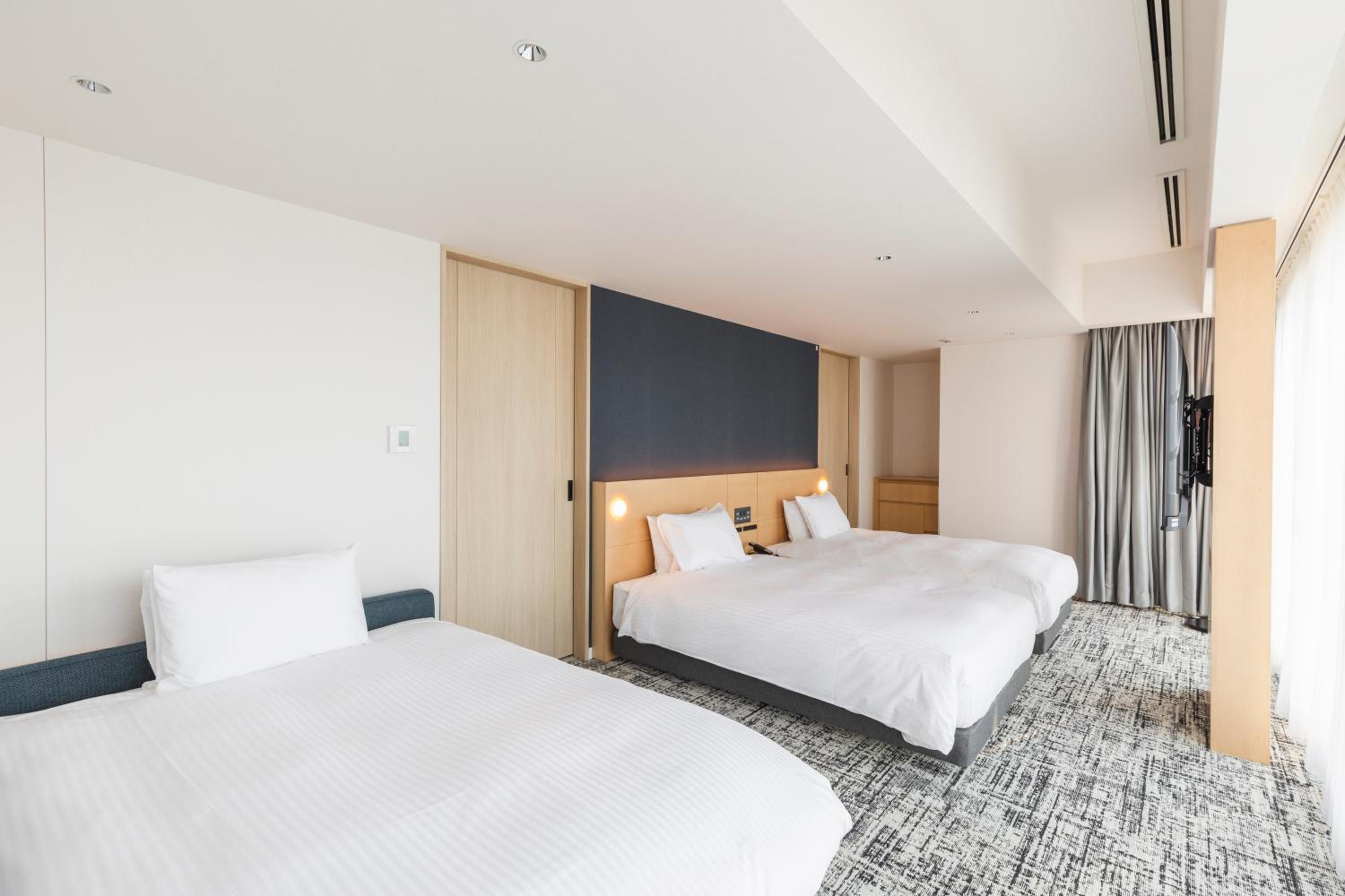 Deluxe Corner Twin Room - Photo 5