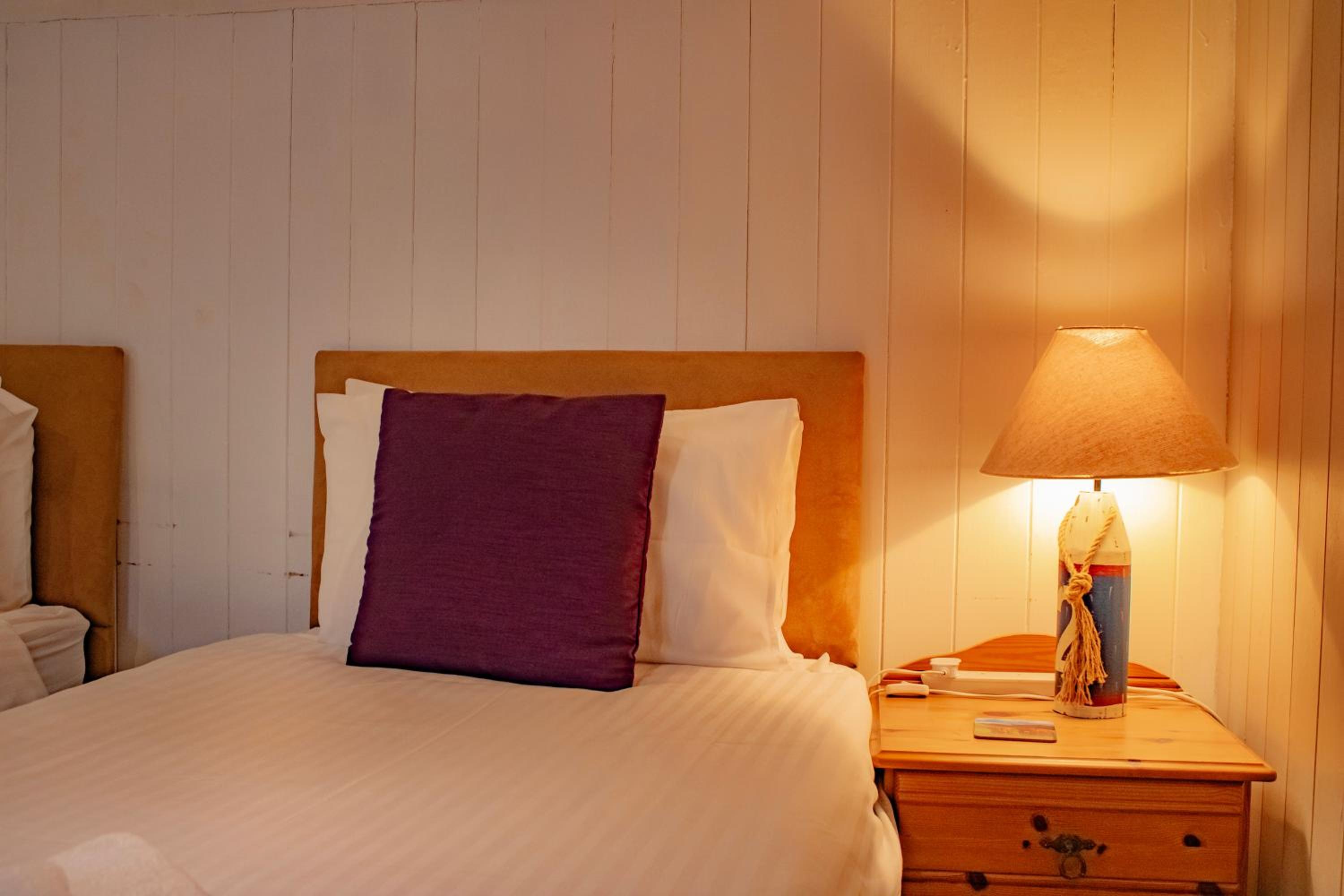 Standard King Room - Photo 6
