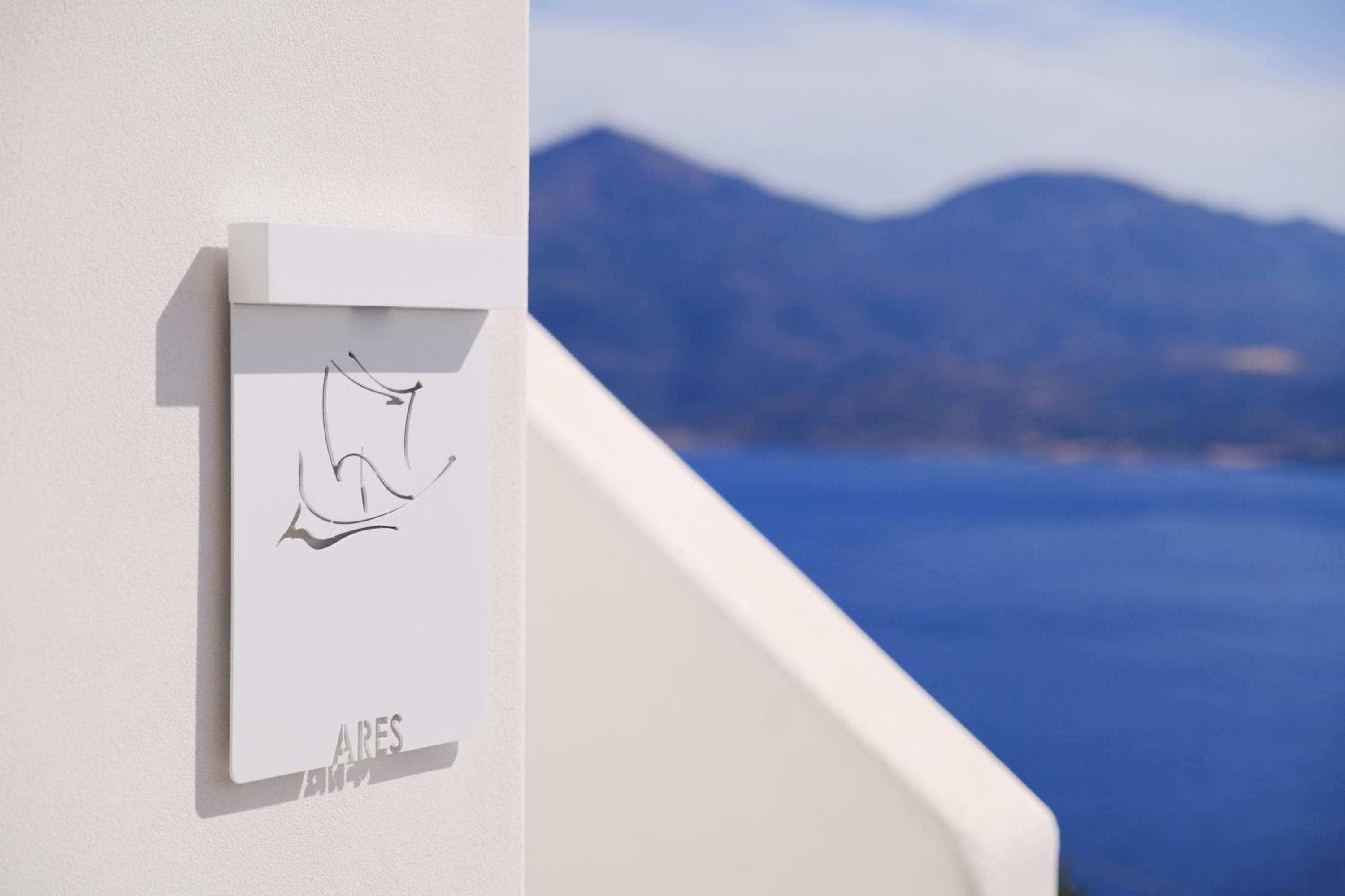 Deluxe Suite with Sea View photo 3