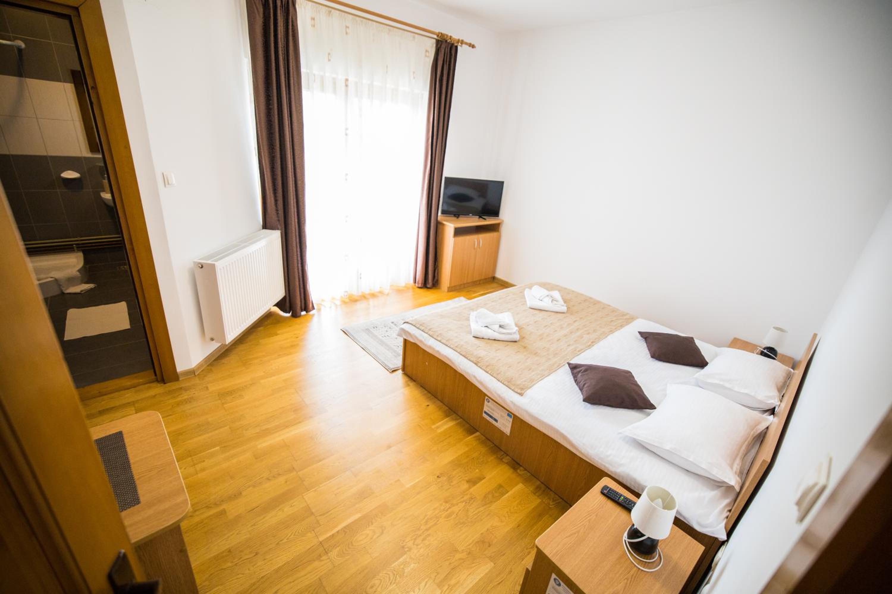 Double Room with Private Bathroom photo 1