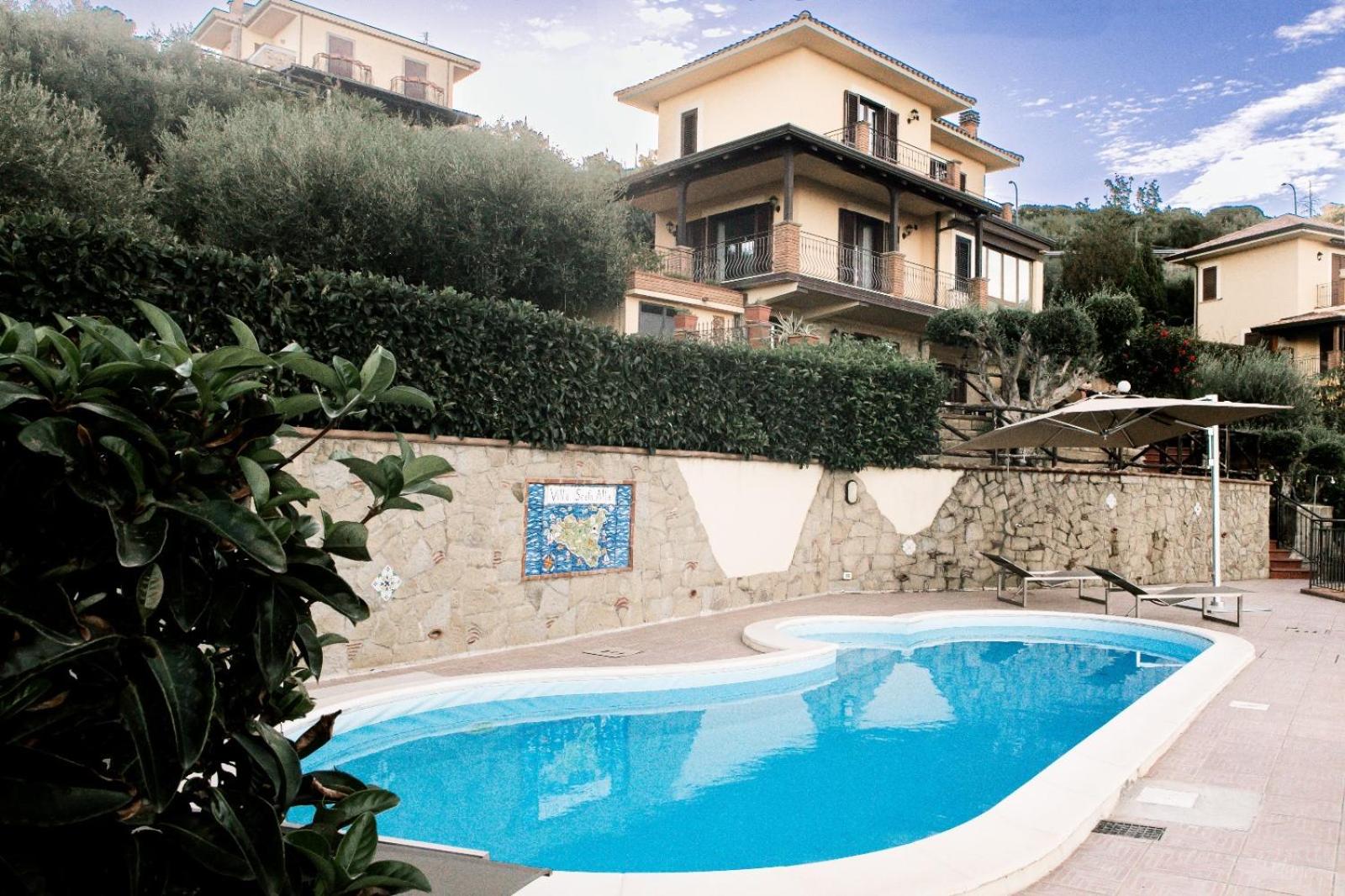 Villa photo 2