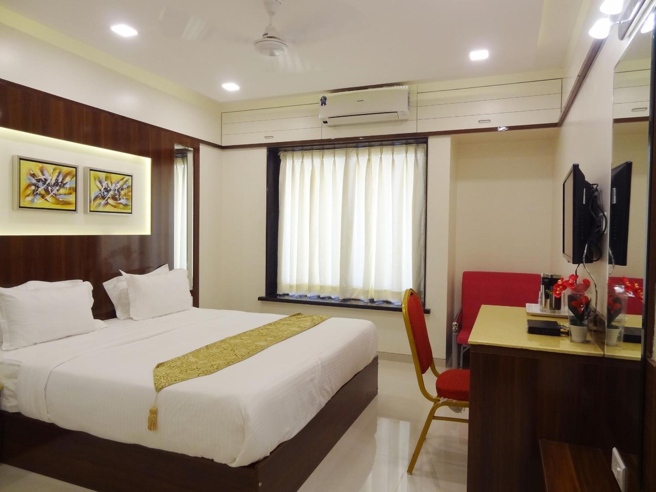 Deluxe King Room - Photo 4