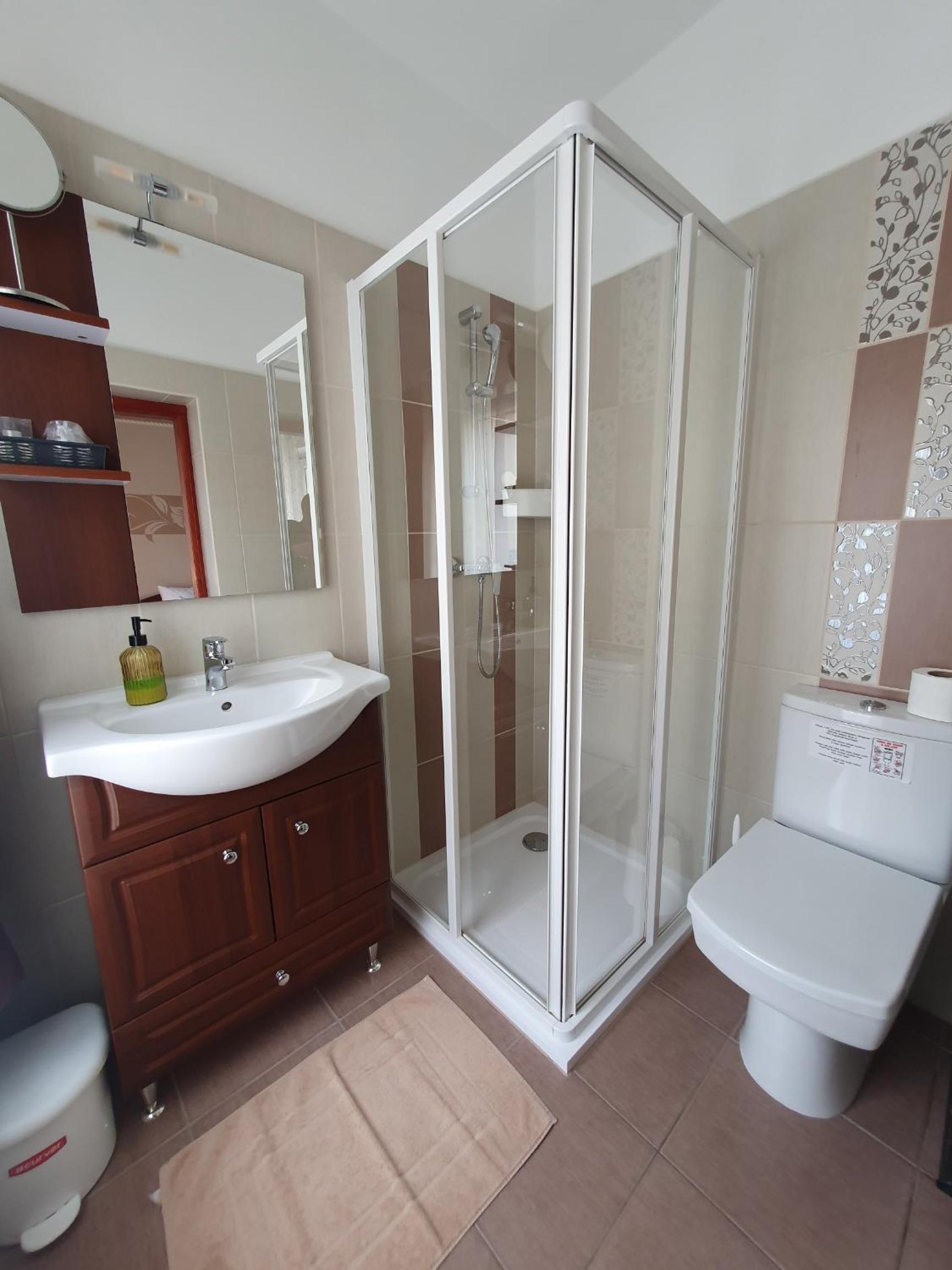 Triple Room - Photo 9