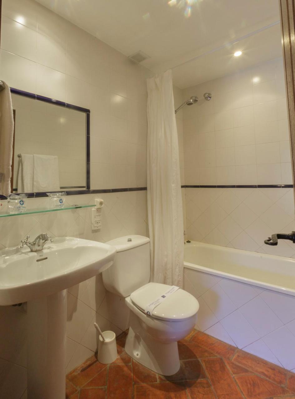 Deluxe Room (2 Adults + 1 Child) photo 3