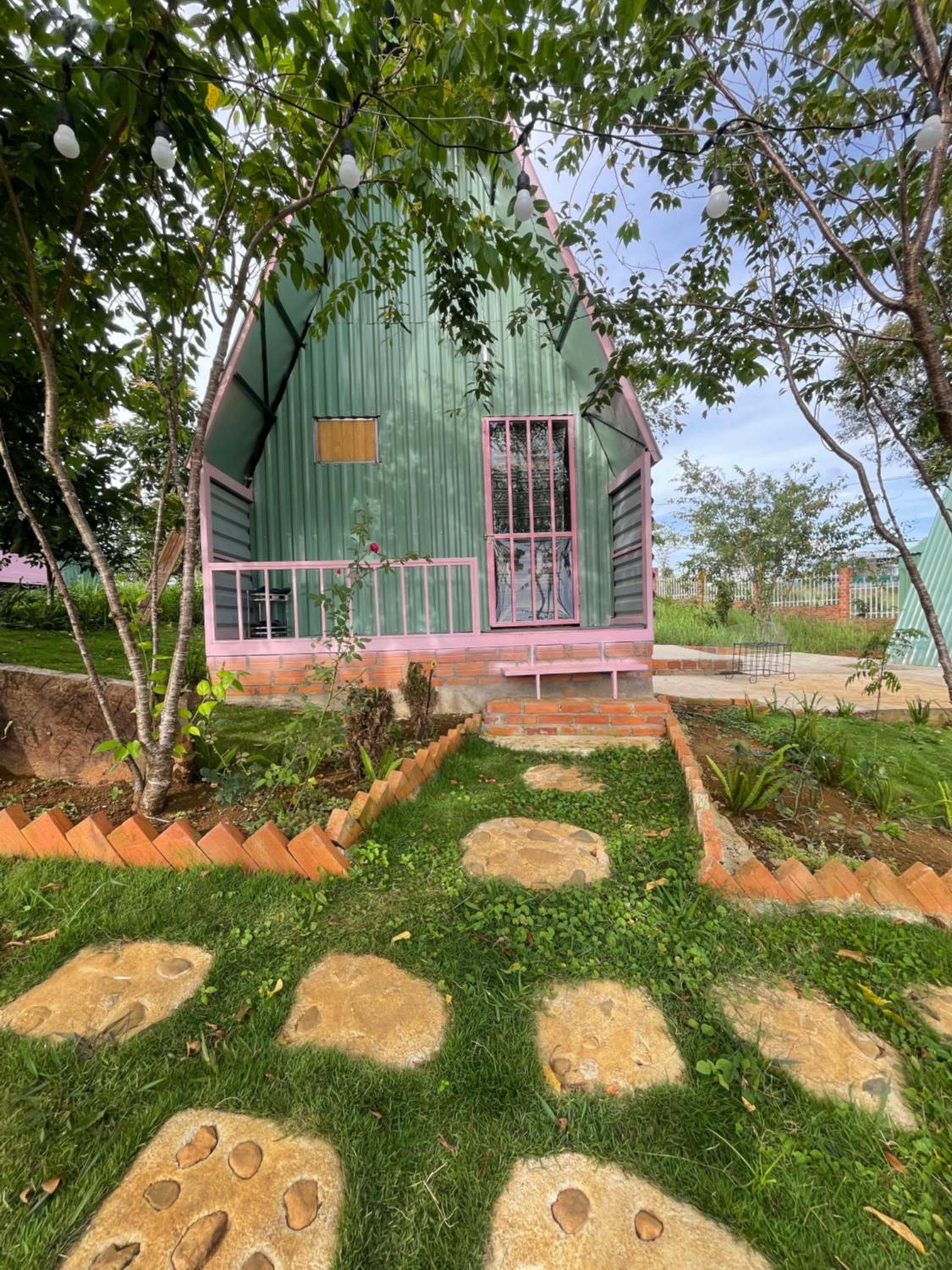 Bungalow With Garden View photo 2