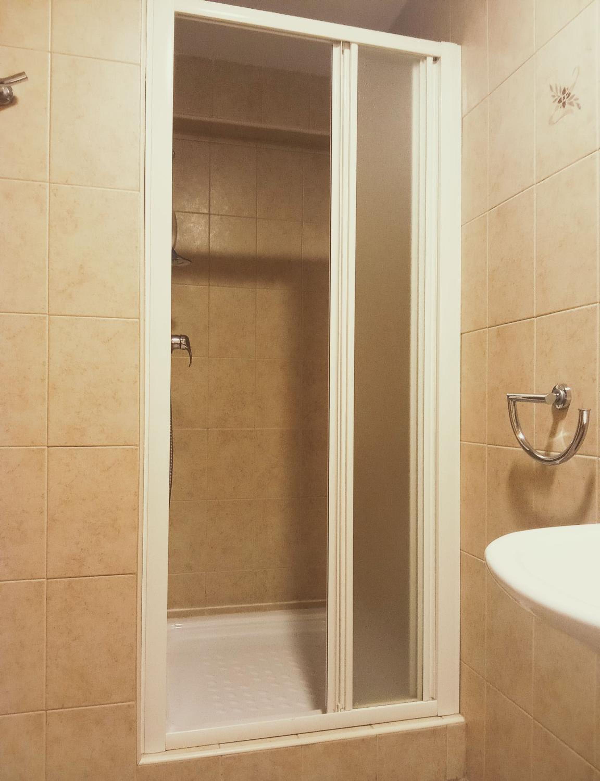 Deluxe Double Room (2 Adults + 1 Child) - Photo 10