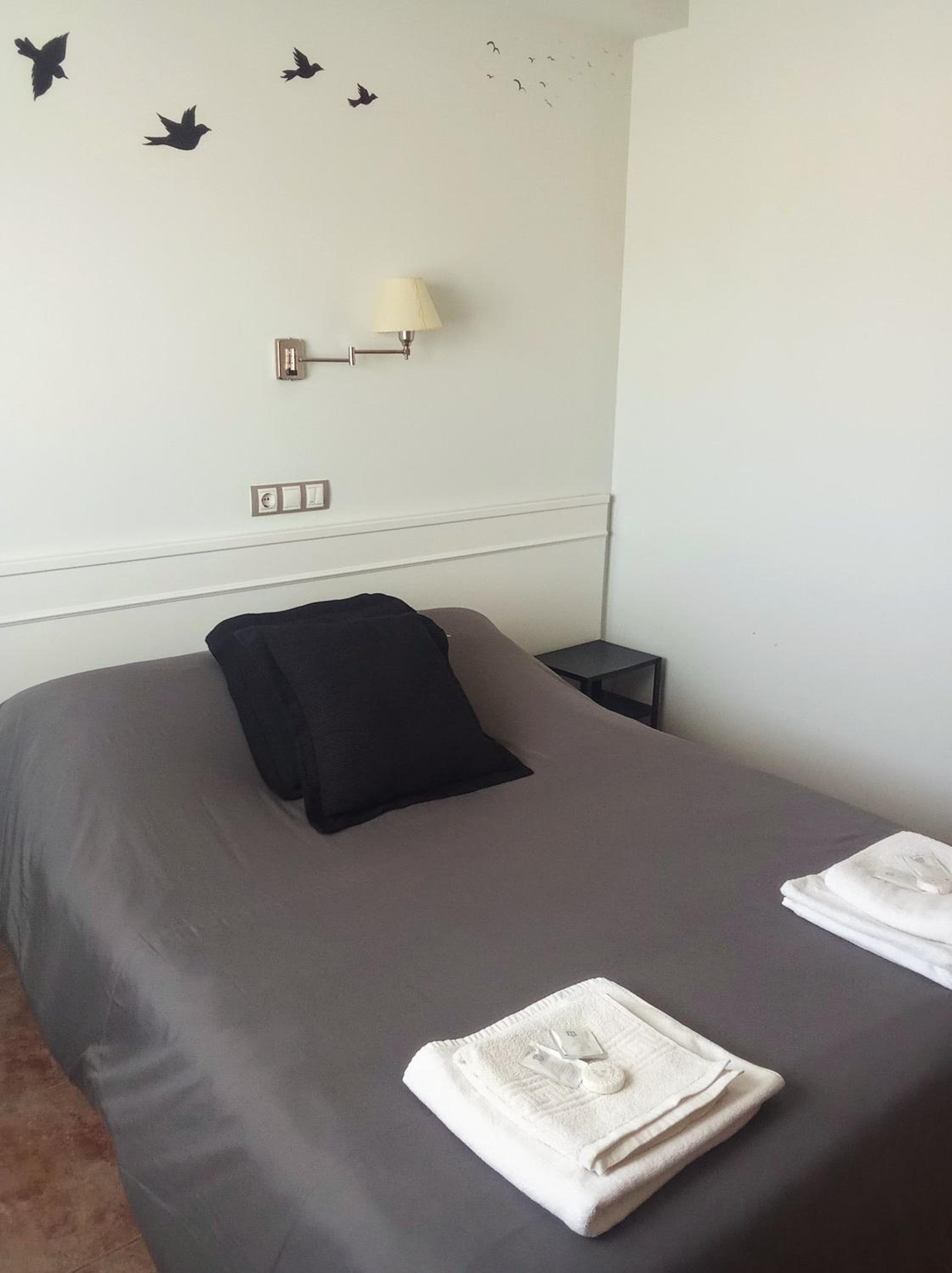 Deluxe Queen Room - Photo 4