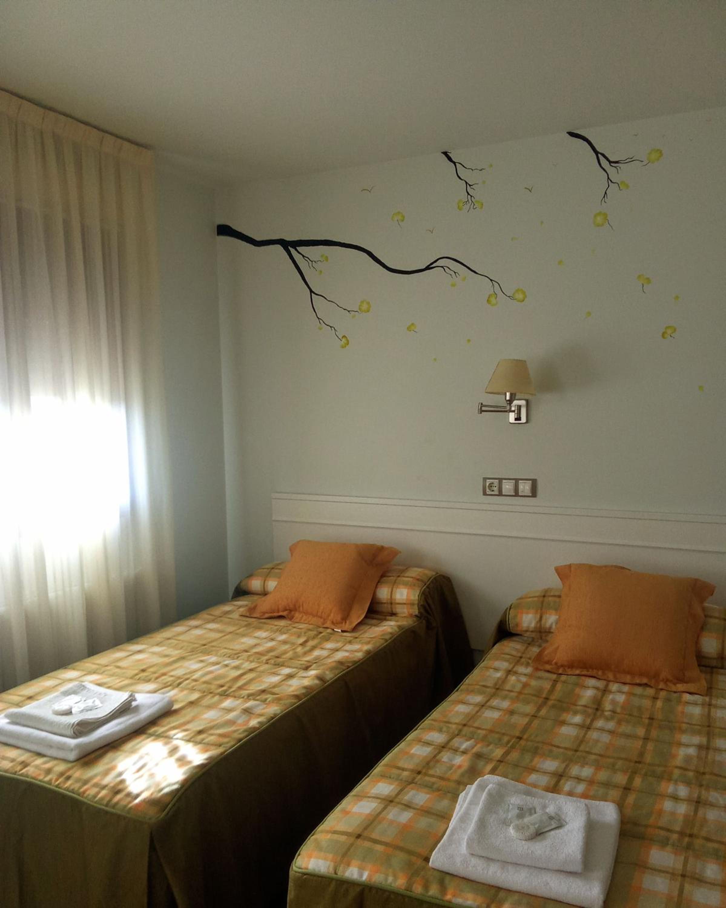 Twin Room - Photo 1