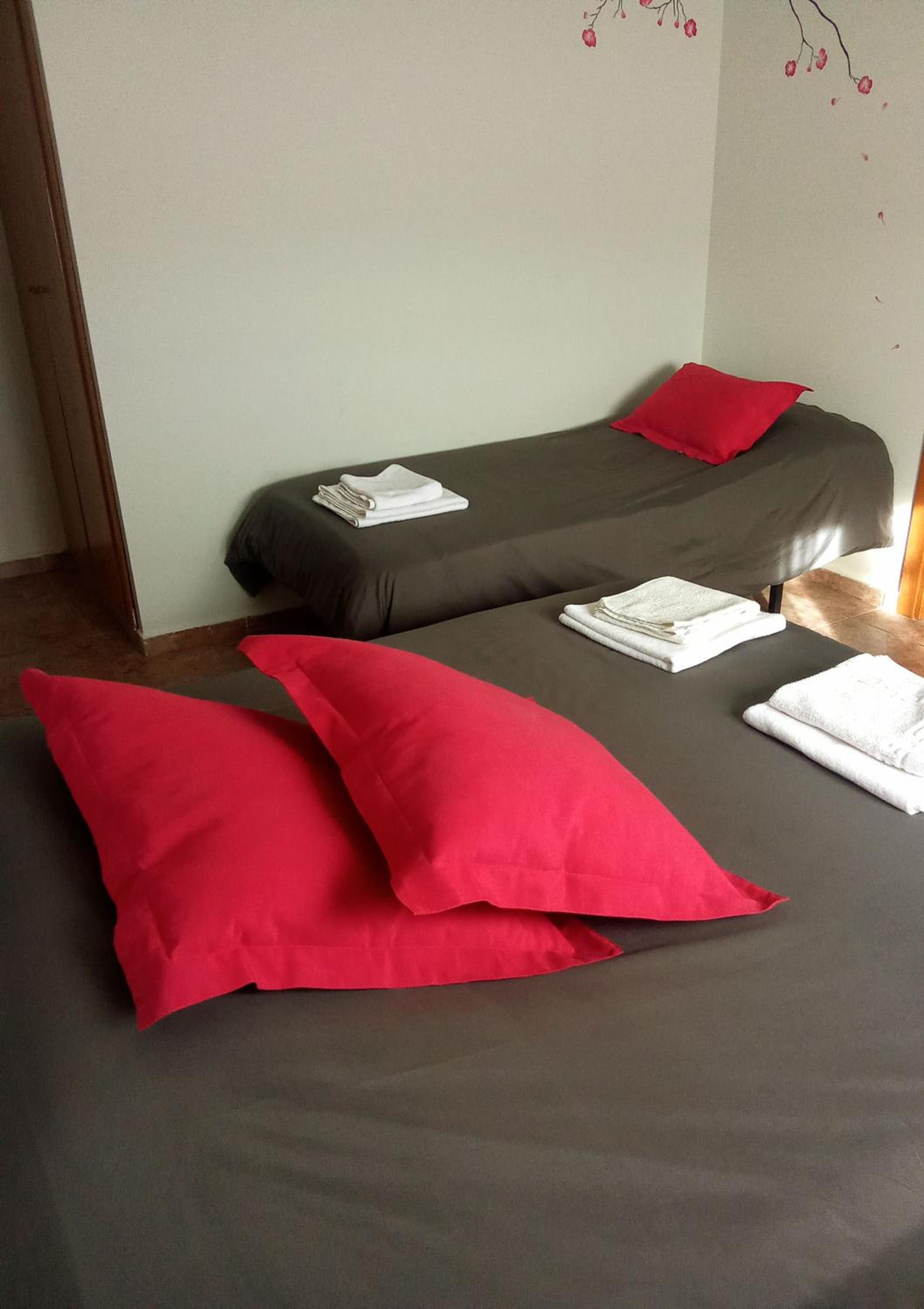 Deluxe Double Room (2 Adults + 1 Child) - Photo 1