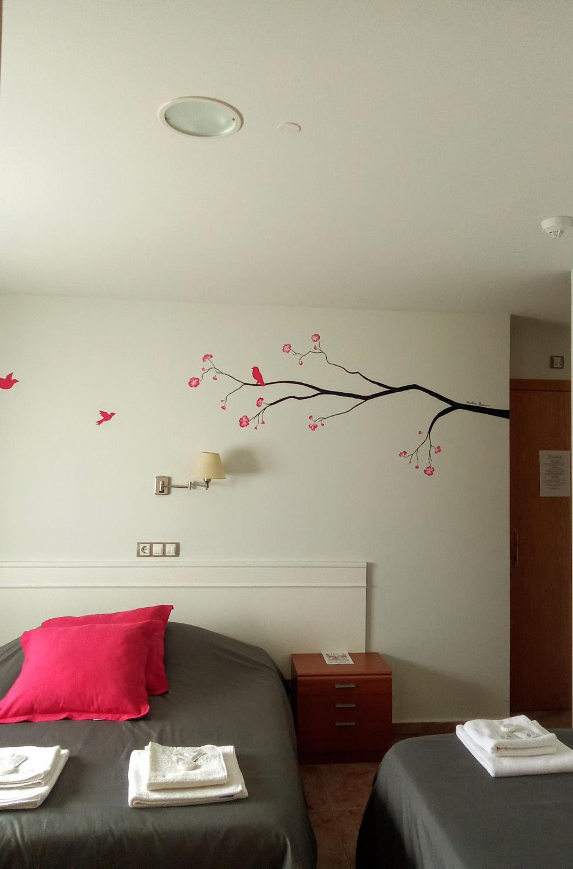 Deluxe Double Room (2 Adults + 1 Child) - Photo 3