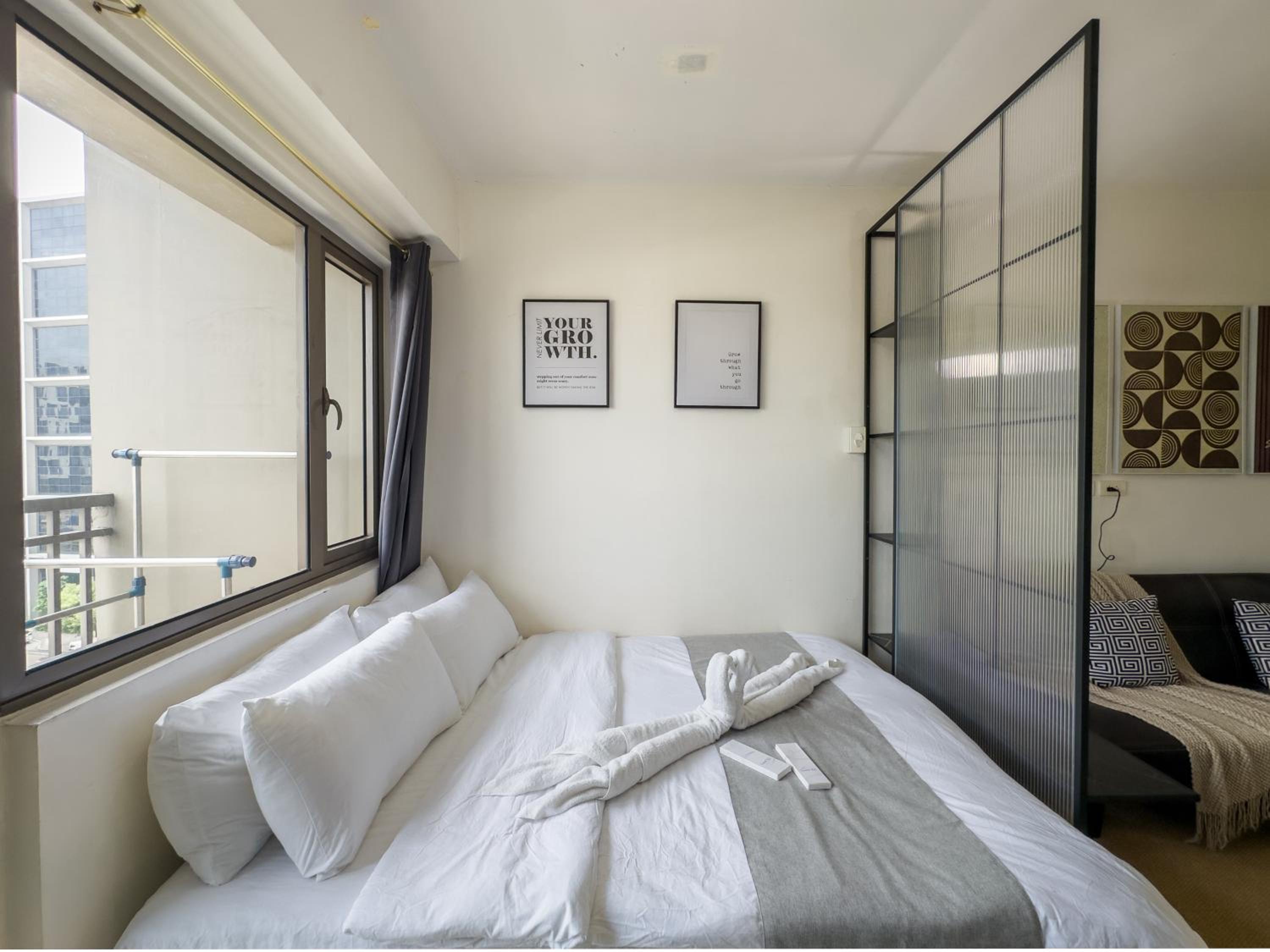 One-Bedroom Deluxe Apartment - Photo 8