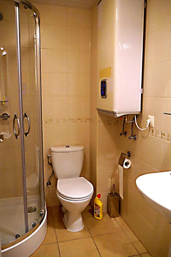 Quadruple Room with Bathroom - Photo 2