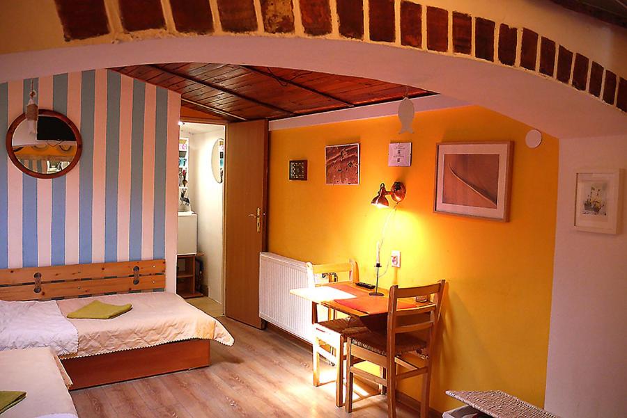 Quadruple Room with Bathroom - Photo 4