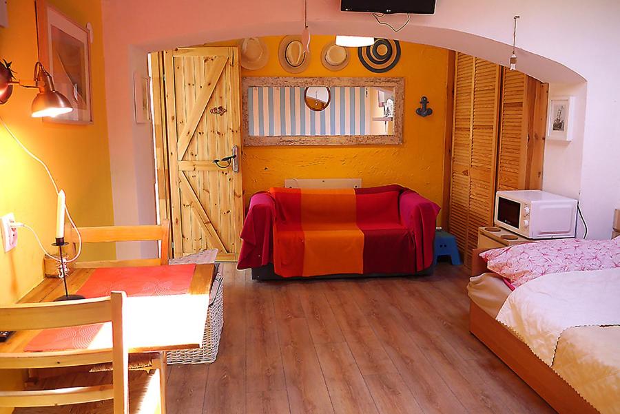 Quadruple Room with Bathroom - Photo 1