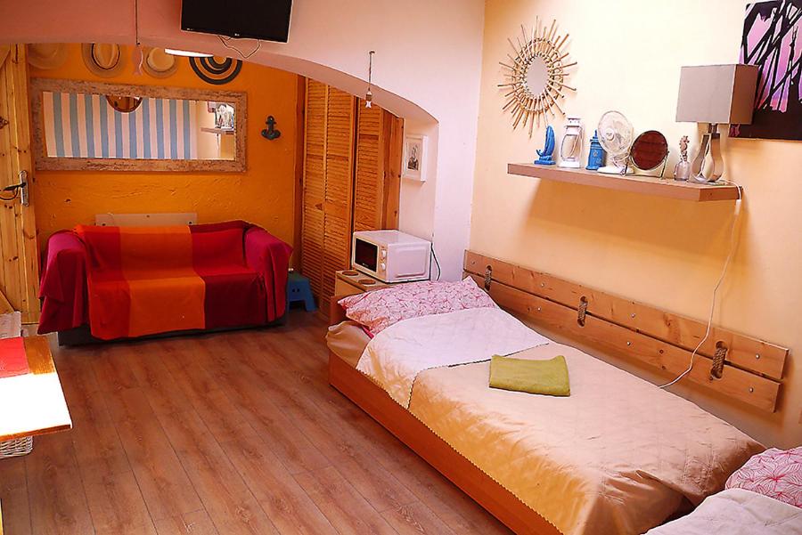 Quadruple Room with Bathroom - Photo 3