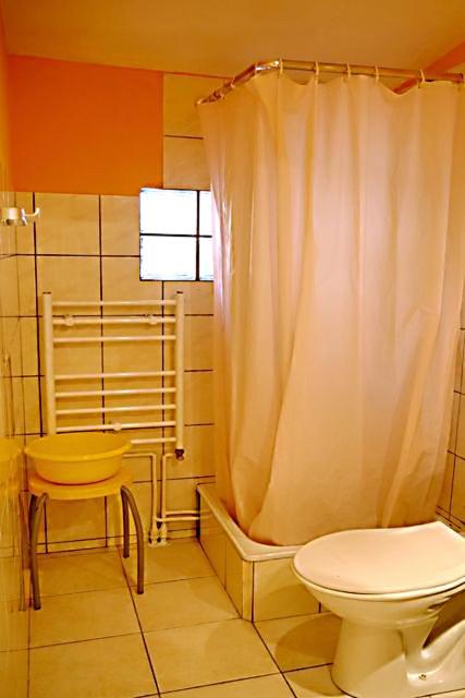 Double Room with Private Bathroom - Photo 2