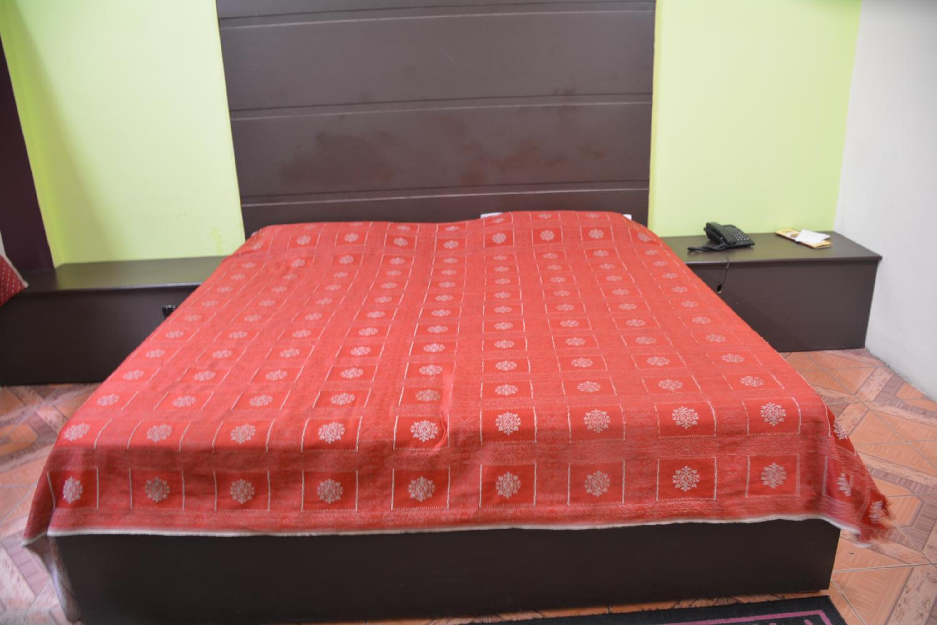 Deluxe Double Room (2 Adults + 1 Child) photo 2