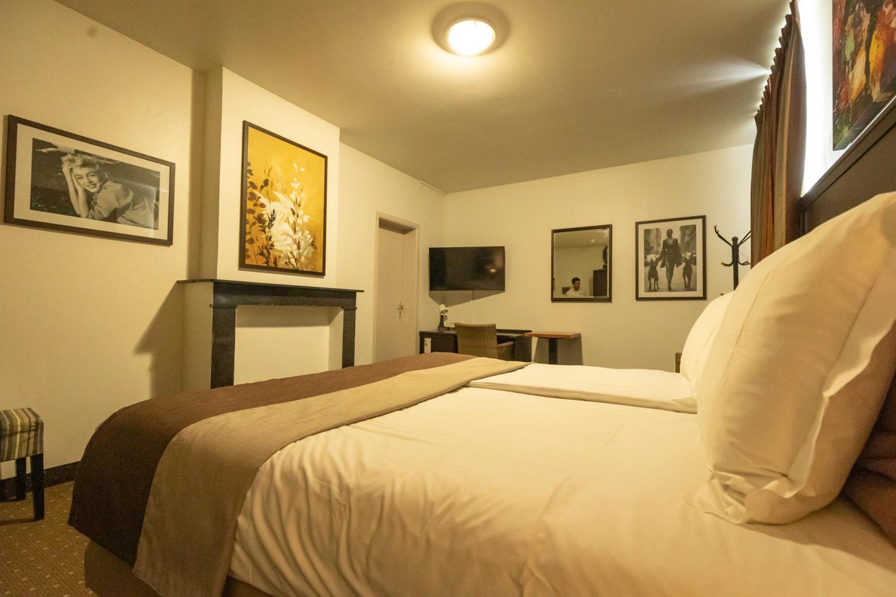 Double Room - Photo 7