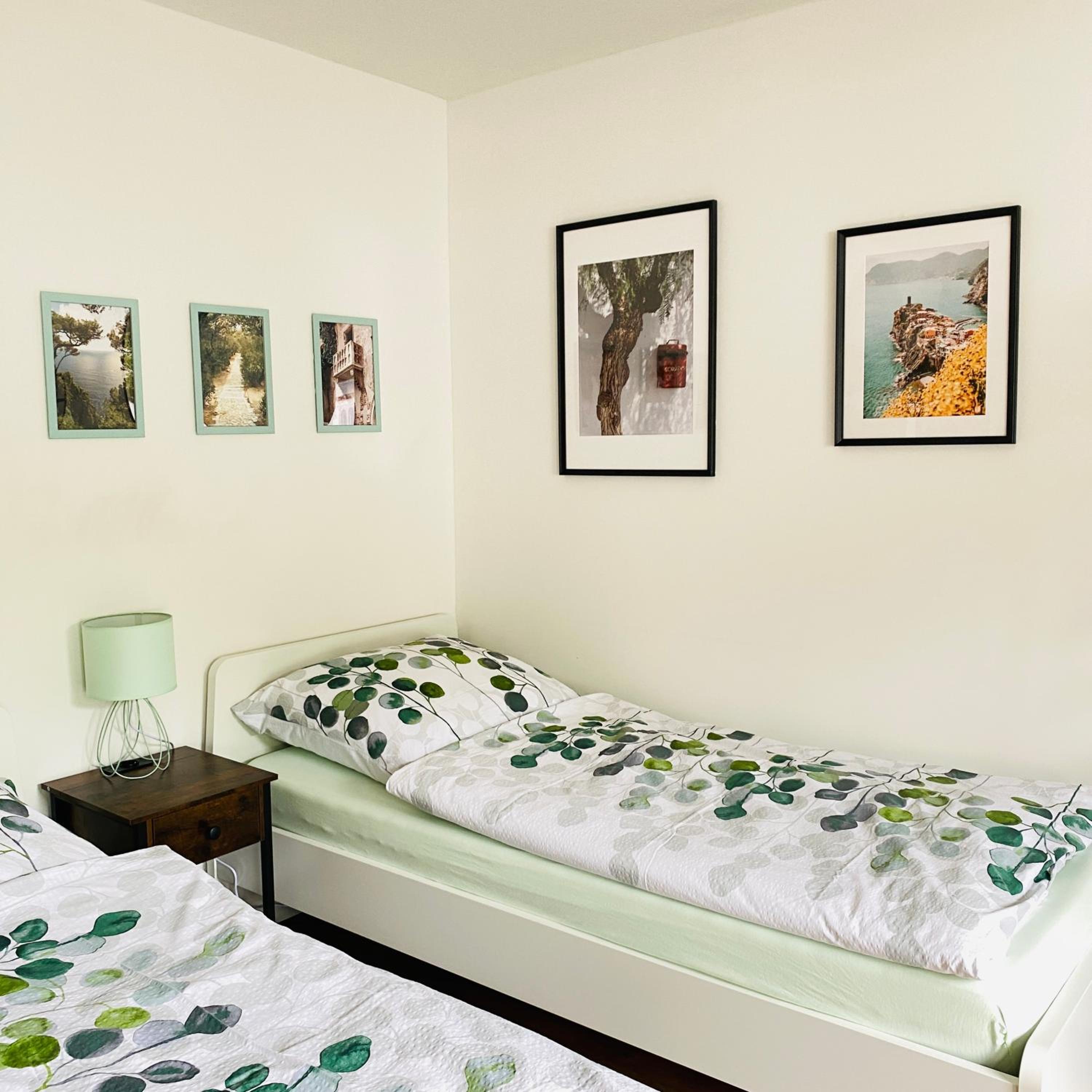 Five-Bedroom House photo 3