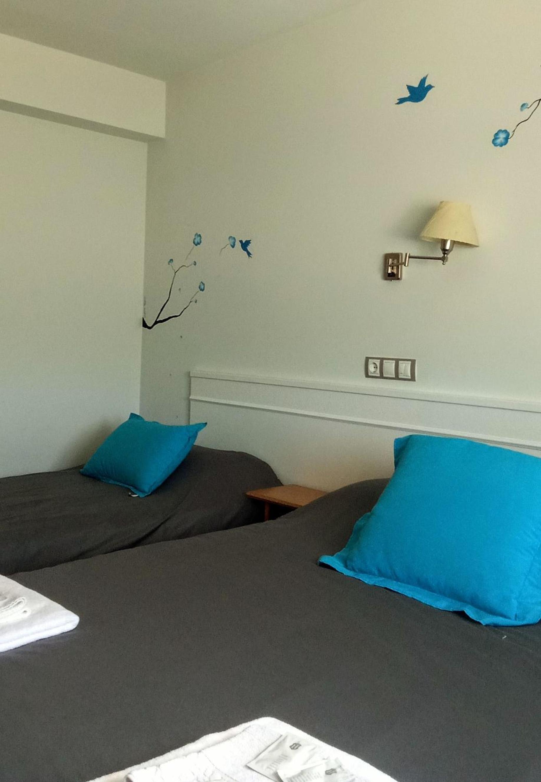 Deluxe Double Room (2 Adults + 1 Child) - Photo 5