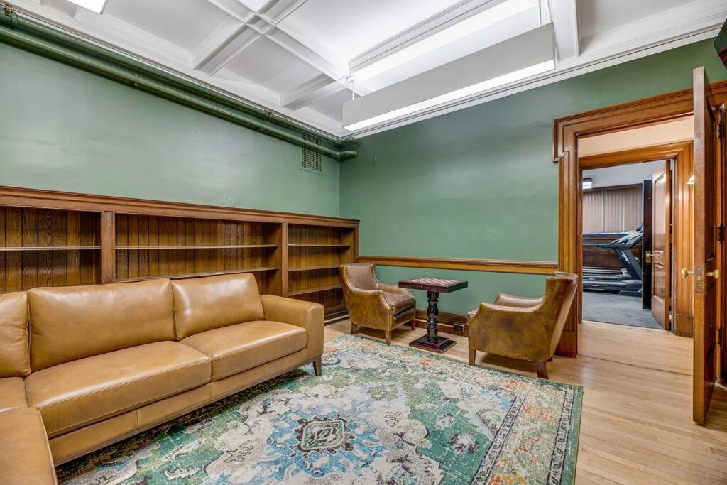 One-Bedroom Apartment photo 1