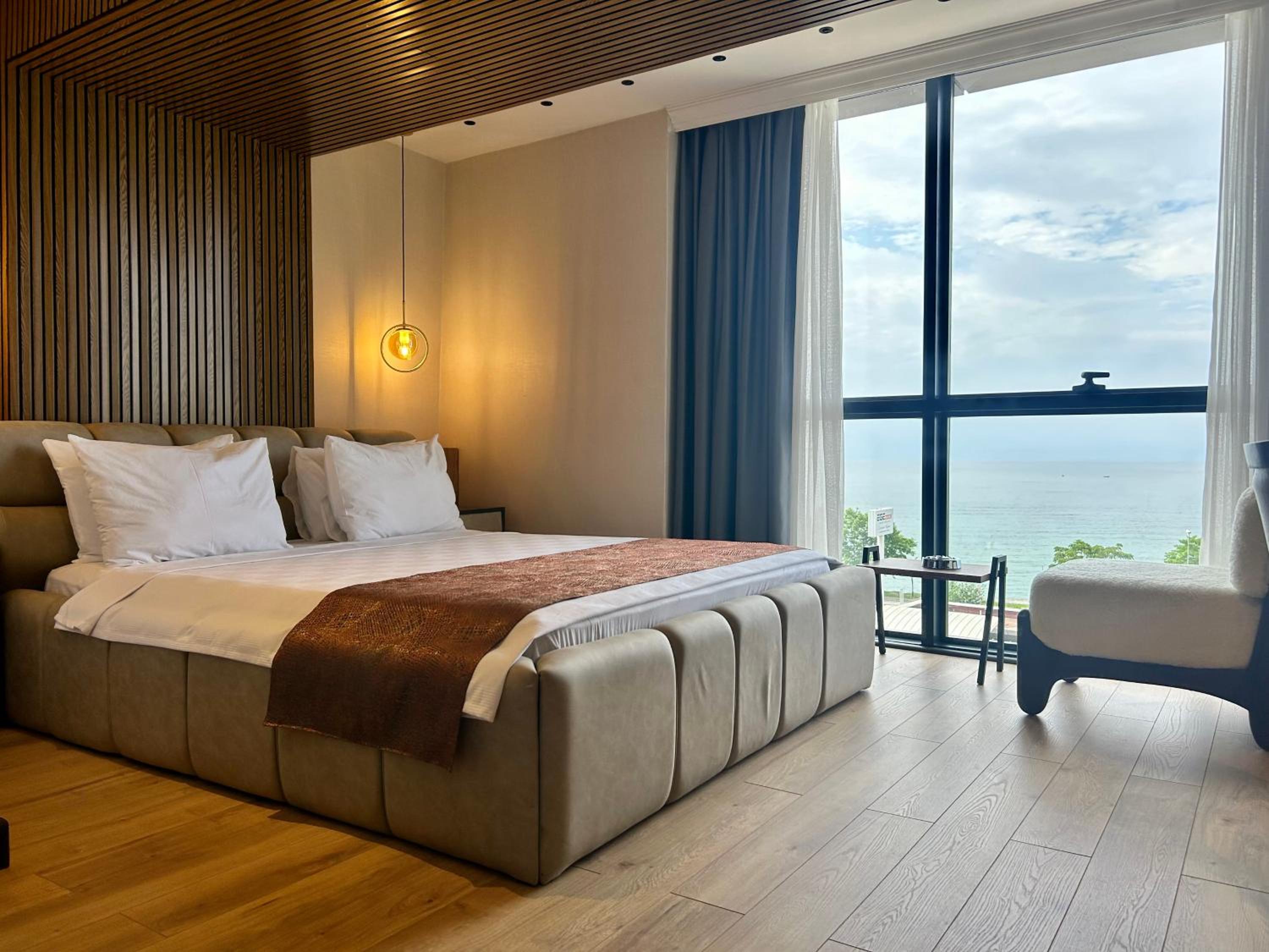 Deluxe Double Room with Balcony and Sea View
