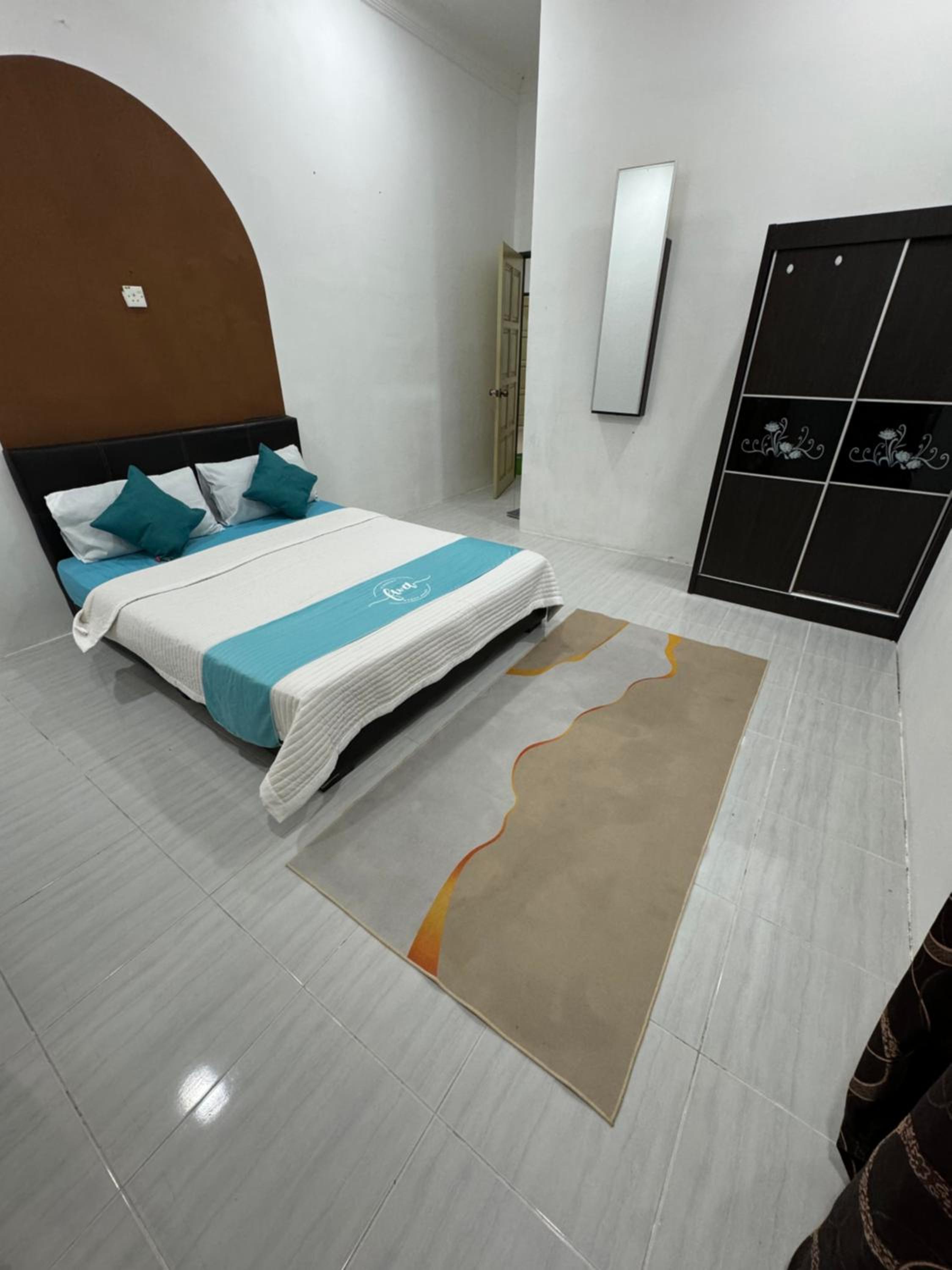 Two-Bedroom House photo 3