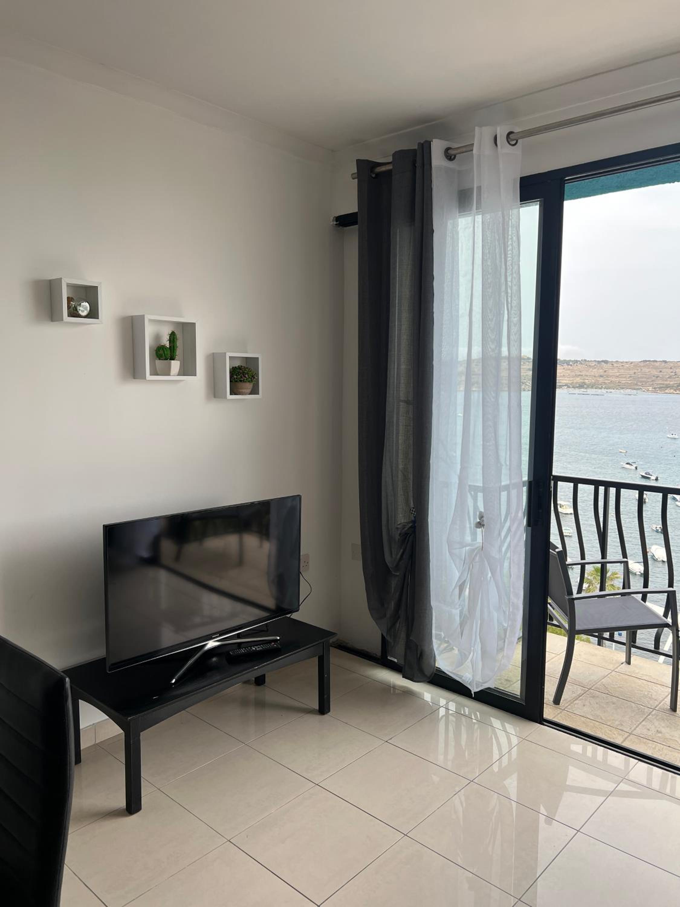 Two-Bedroom Apartment With Terrace And Sea View