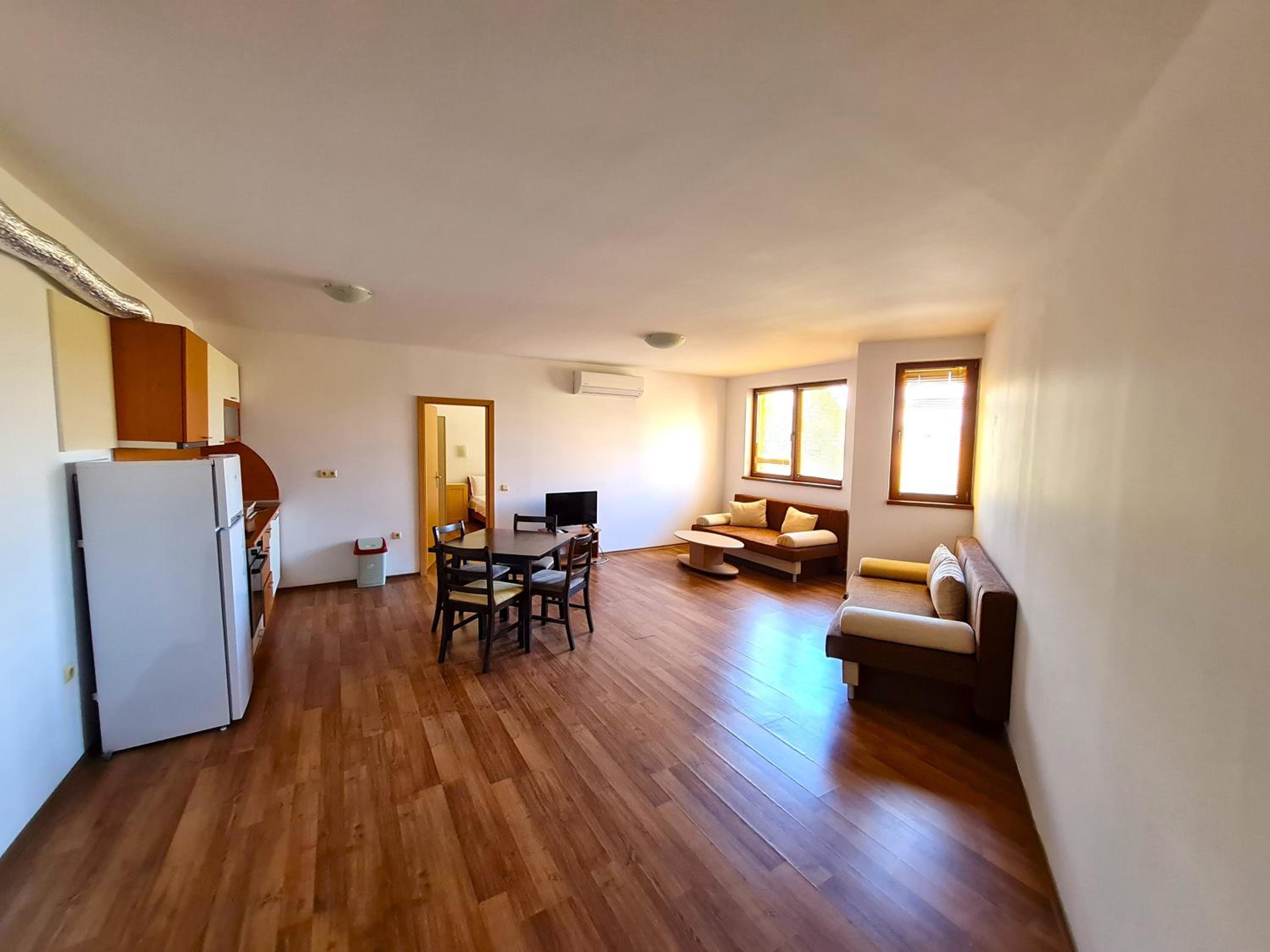 Large One-Bedroom Apartment photo 1