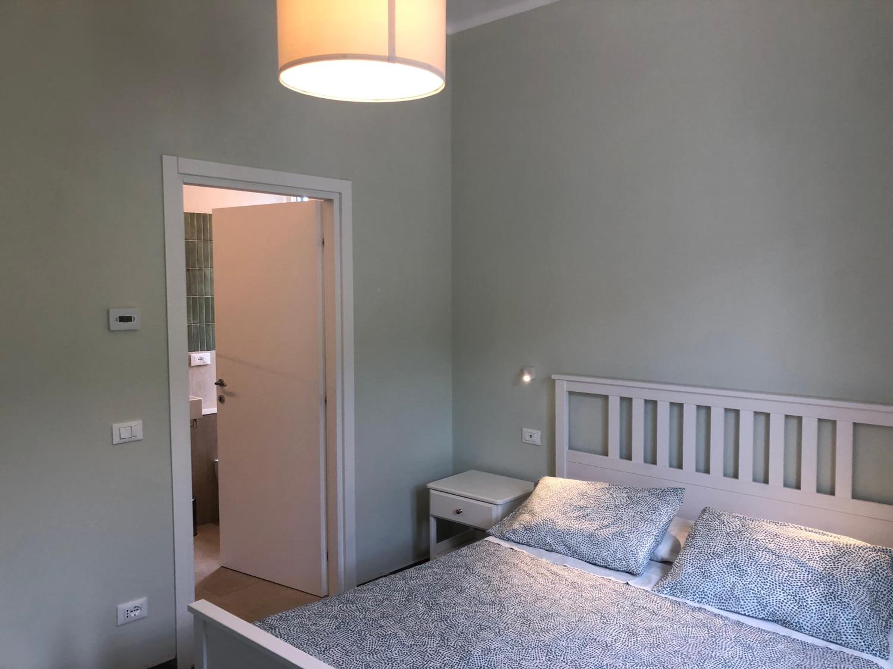 Double Room with Shared Bathroom photo 2