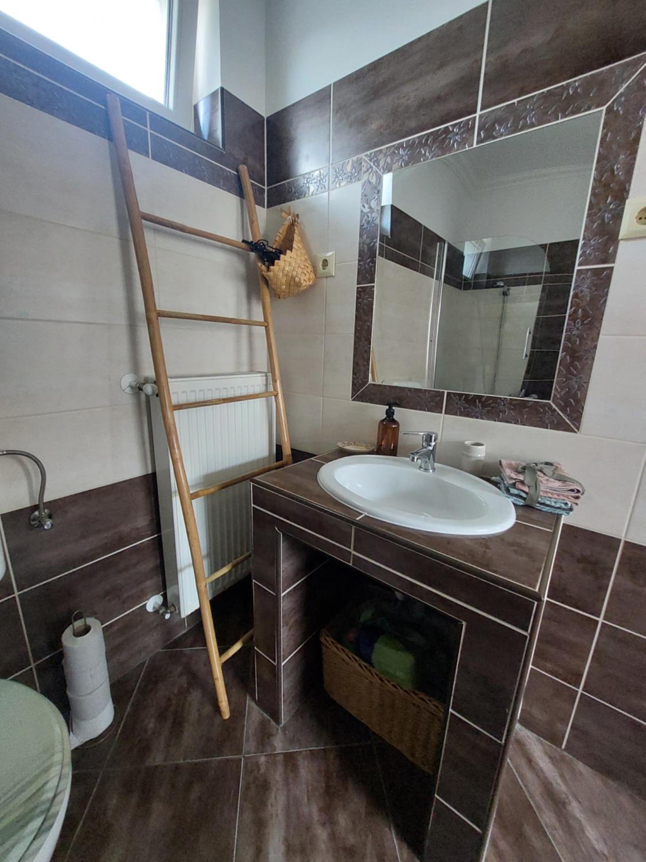 Two-Bedroom Apartment - Photo 2