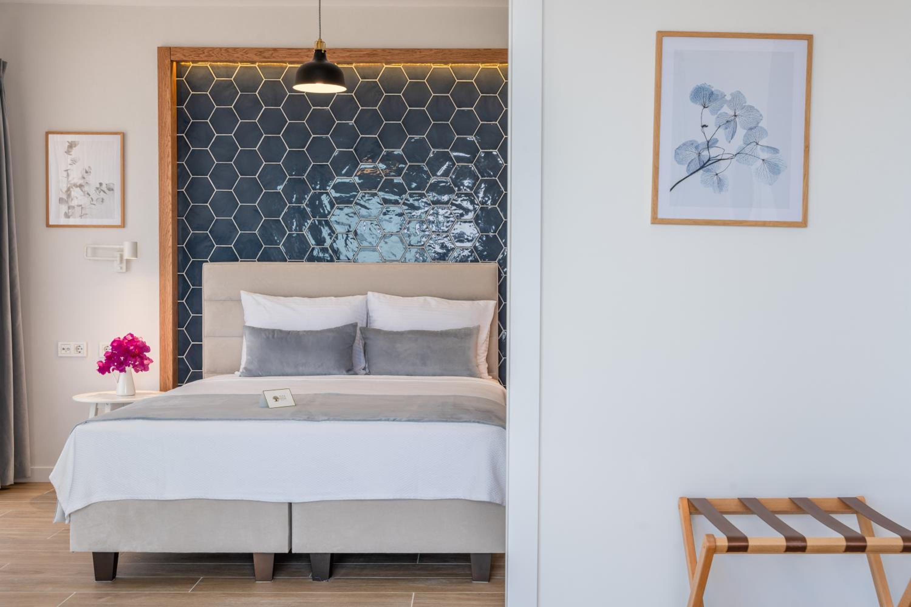Deluxe Triple Room with Sea View - Photo 1