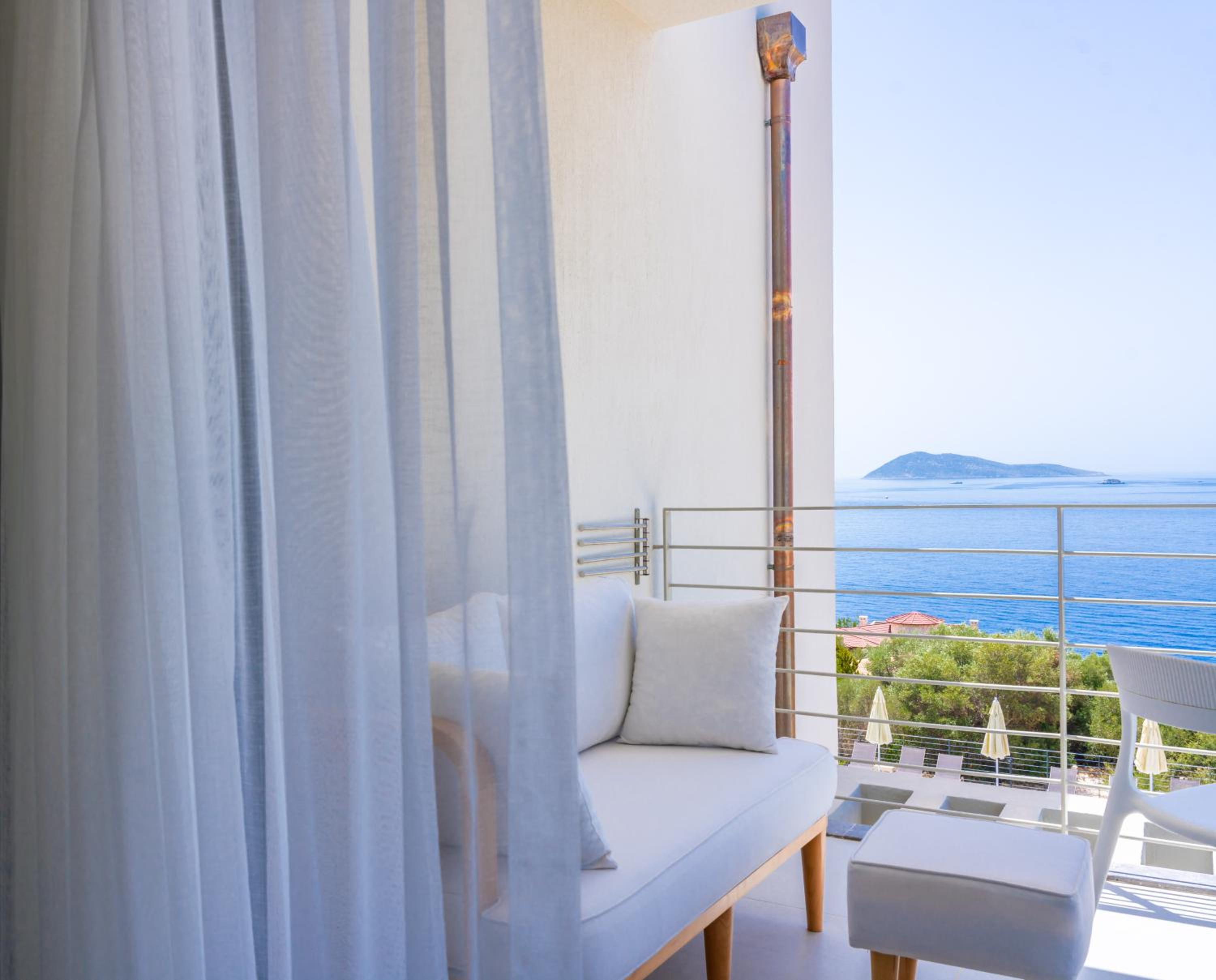 Deluxe Double Room with Balcony - Photo 2