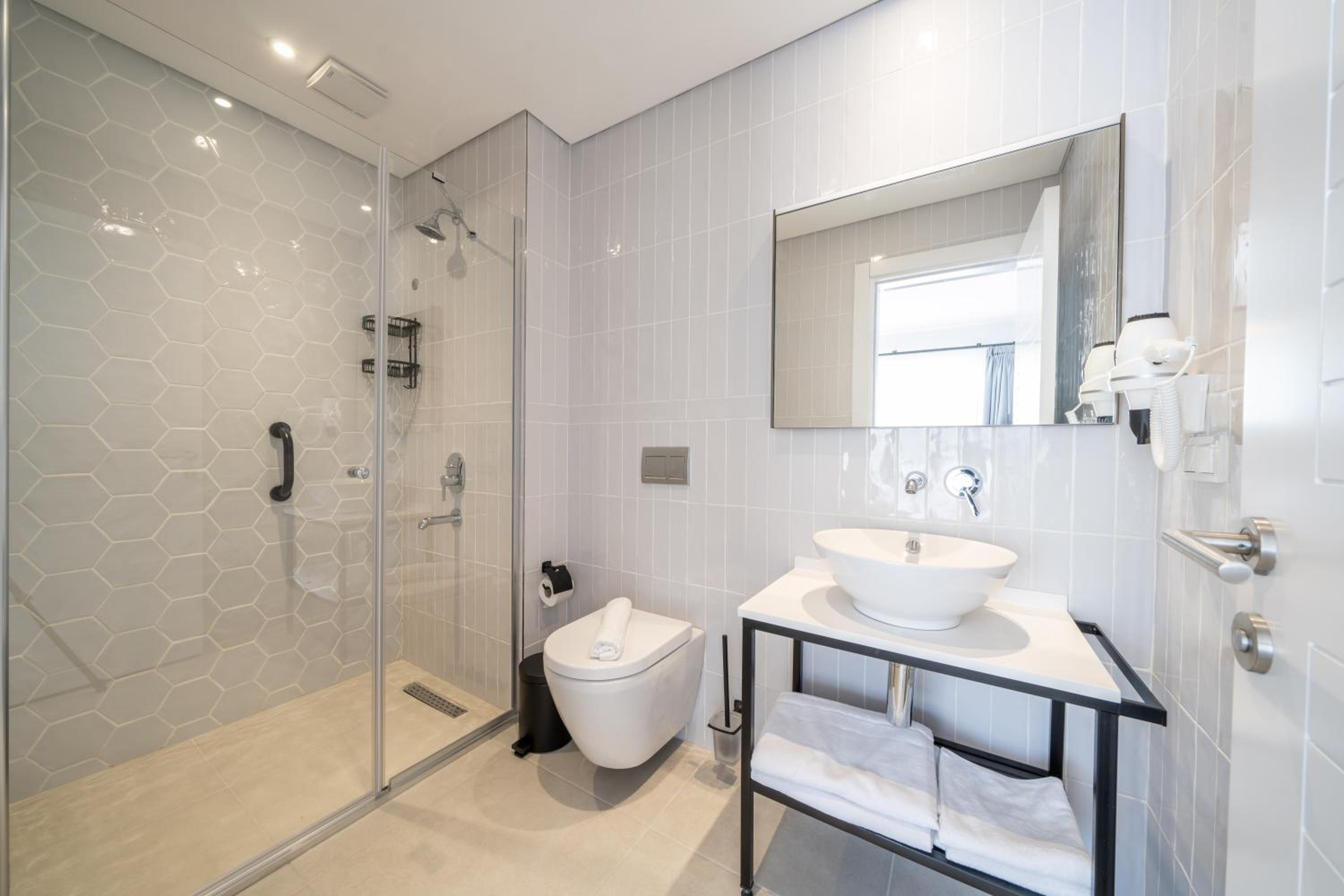 Deluxe Double Room with Balcony - Photo 15