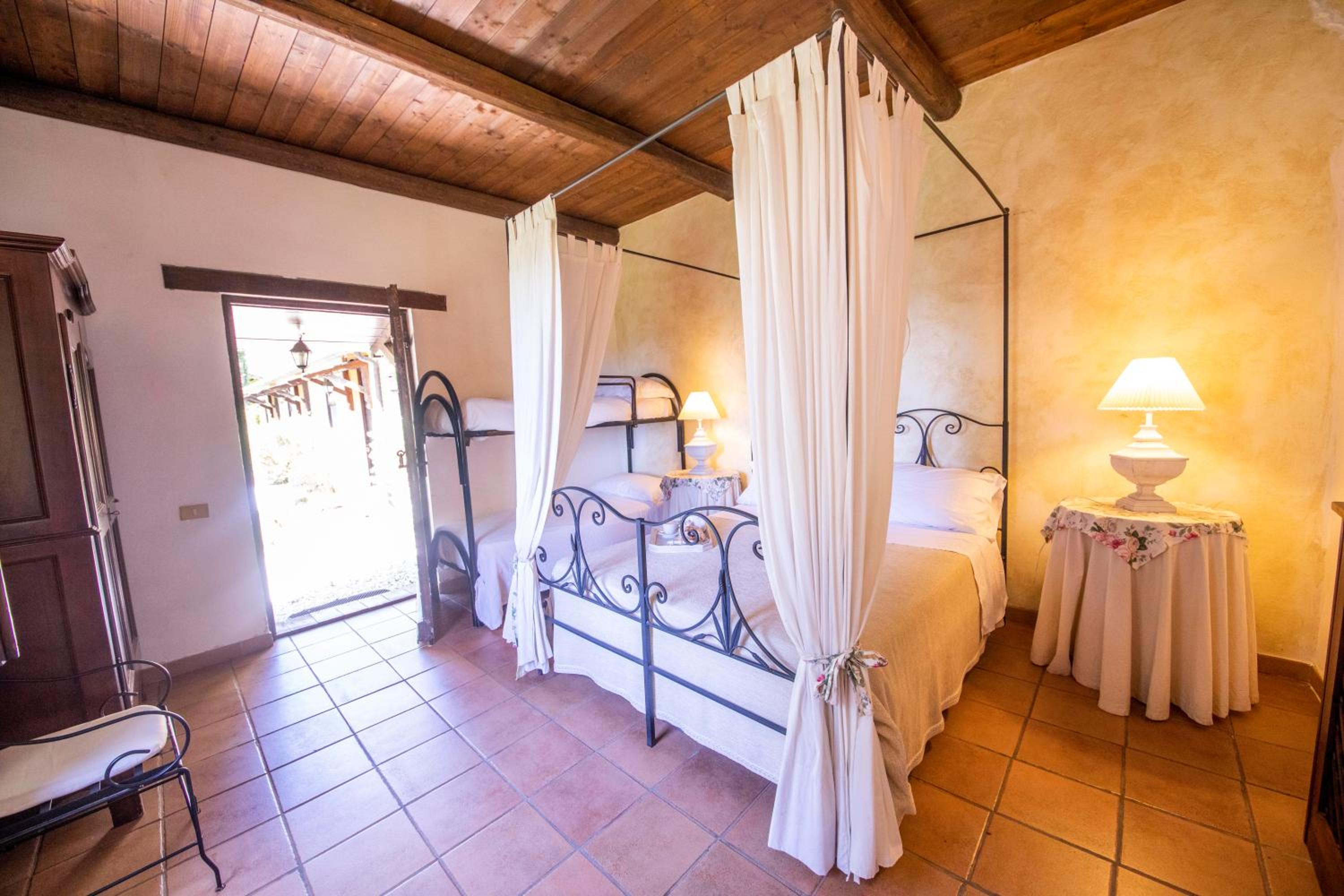 Quadruple Room with Bathroom photo 1