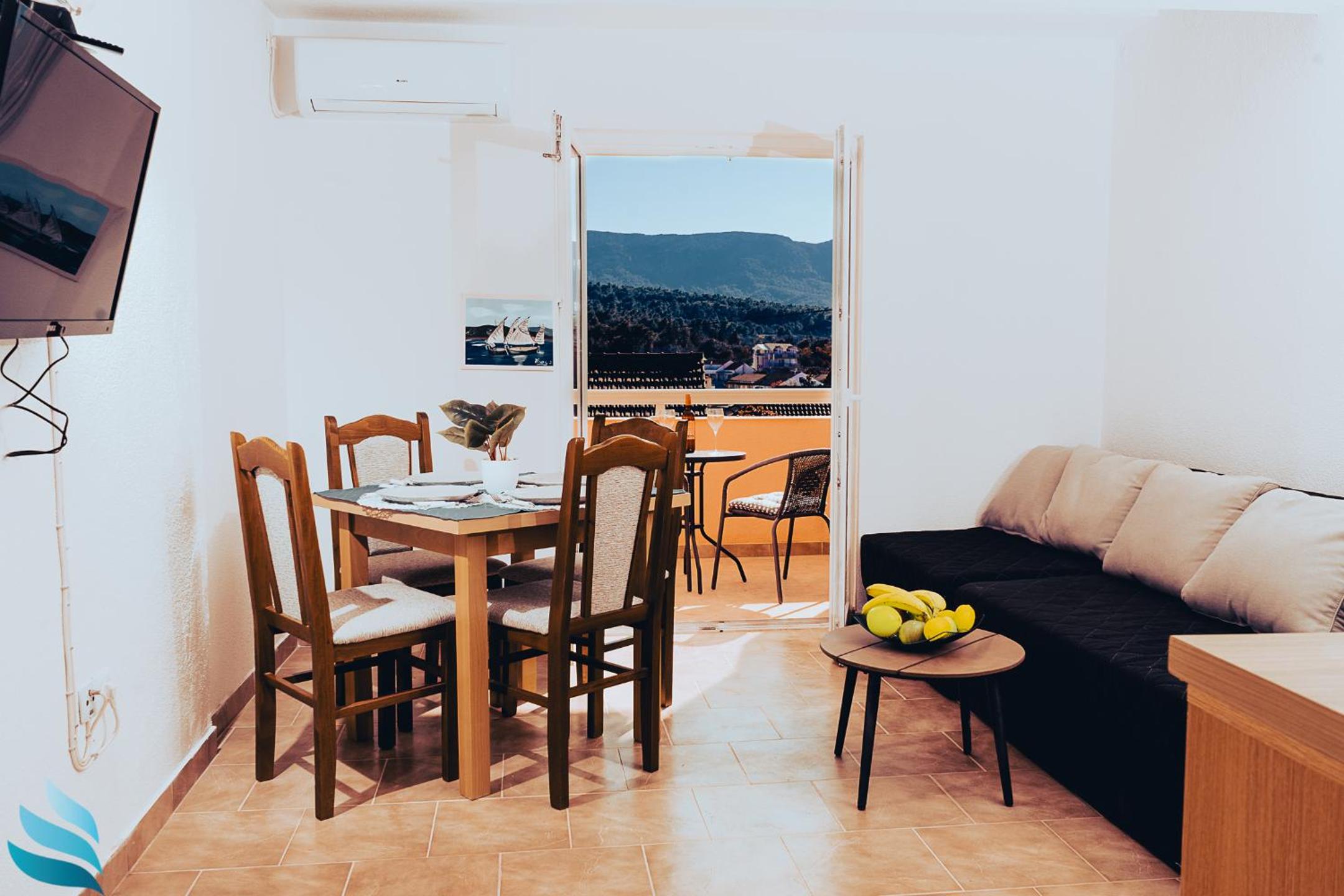 One-Bedroom Apartment photo 1