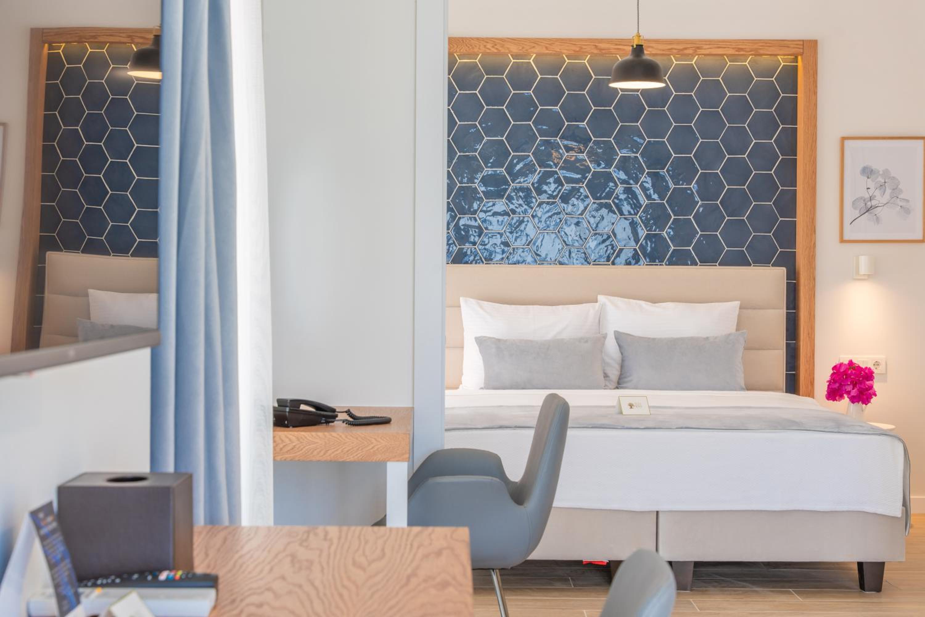 Deluxe Triple Room with Sea View - Photo 2
