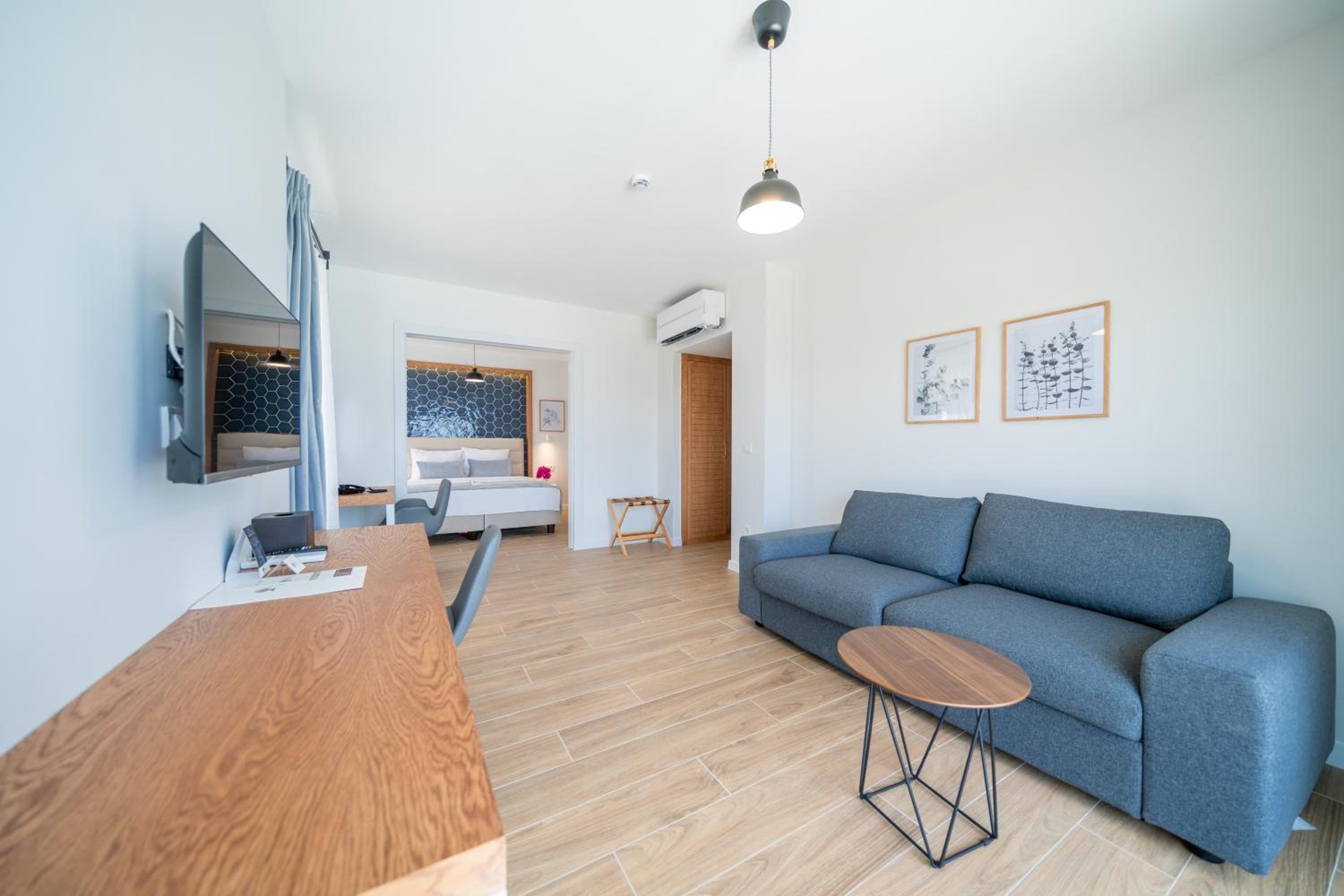 Deluxe Triple Room with Sea View - Photo 7