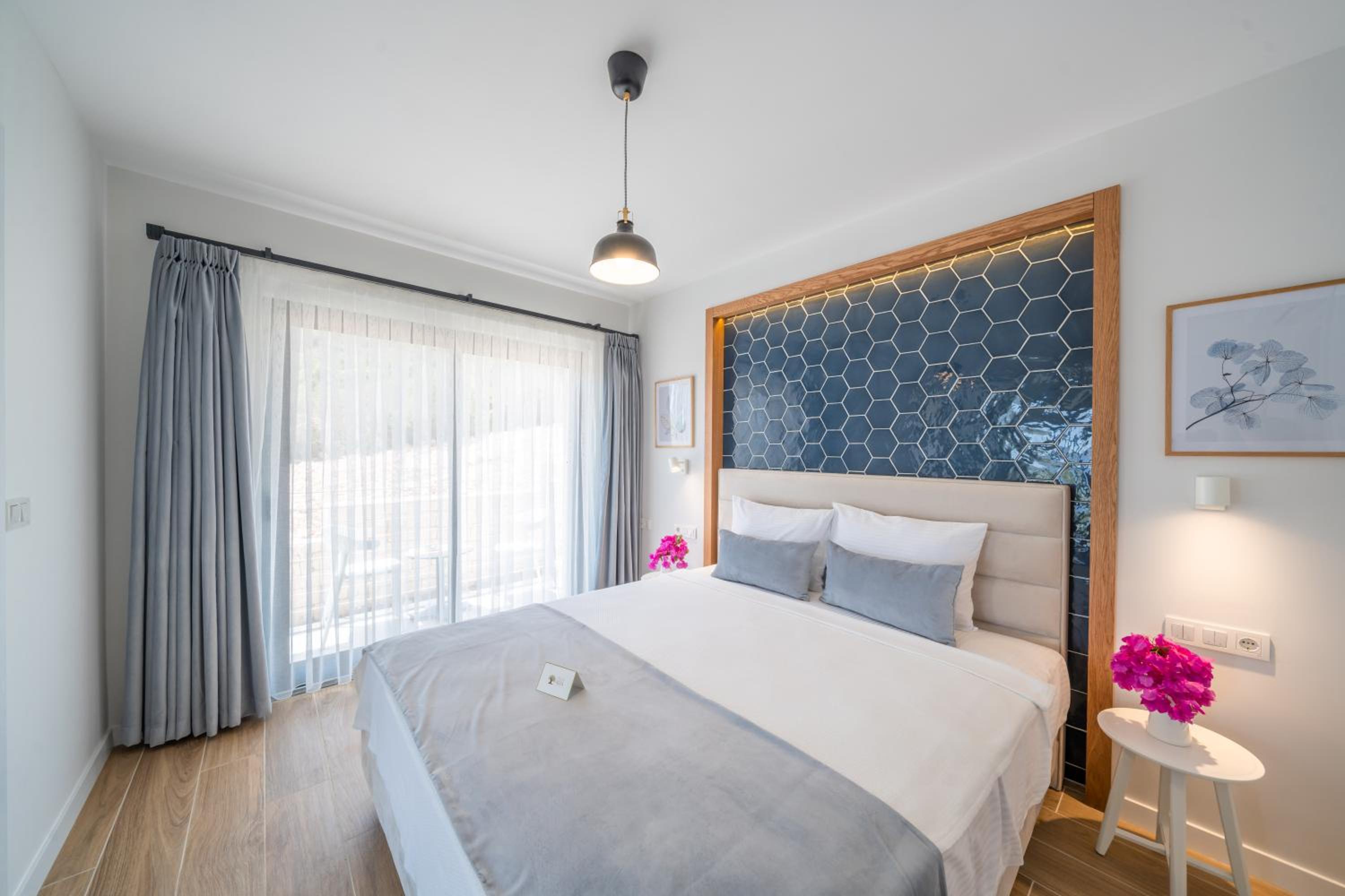 Deluxe Triple Room with Sea View - Photo 6