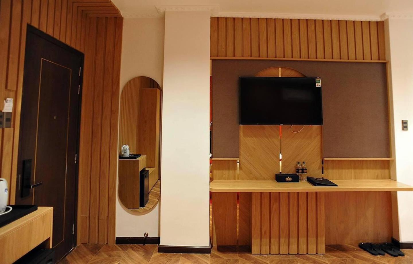 Double Room with Lake View - Photo 9