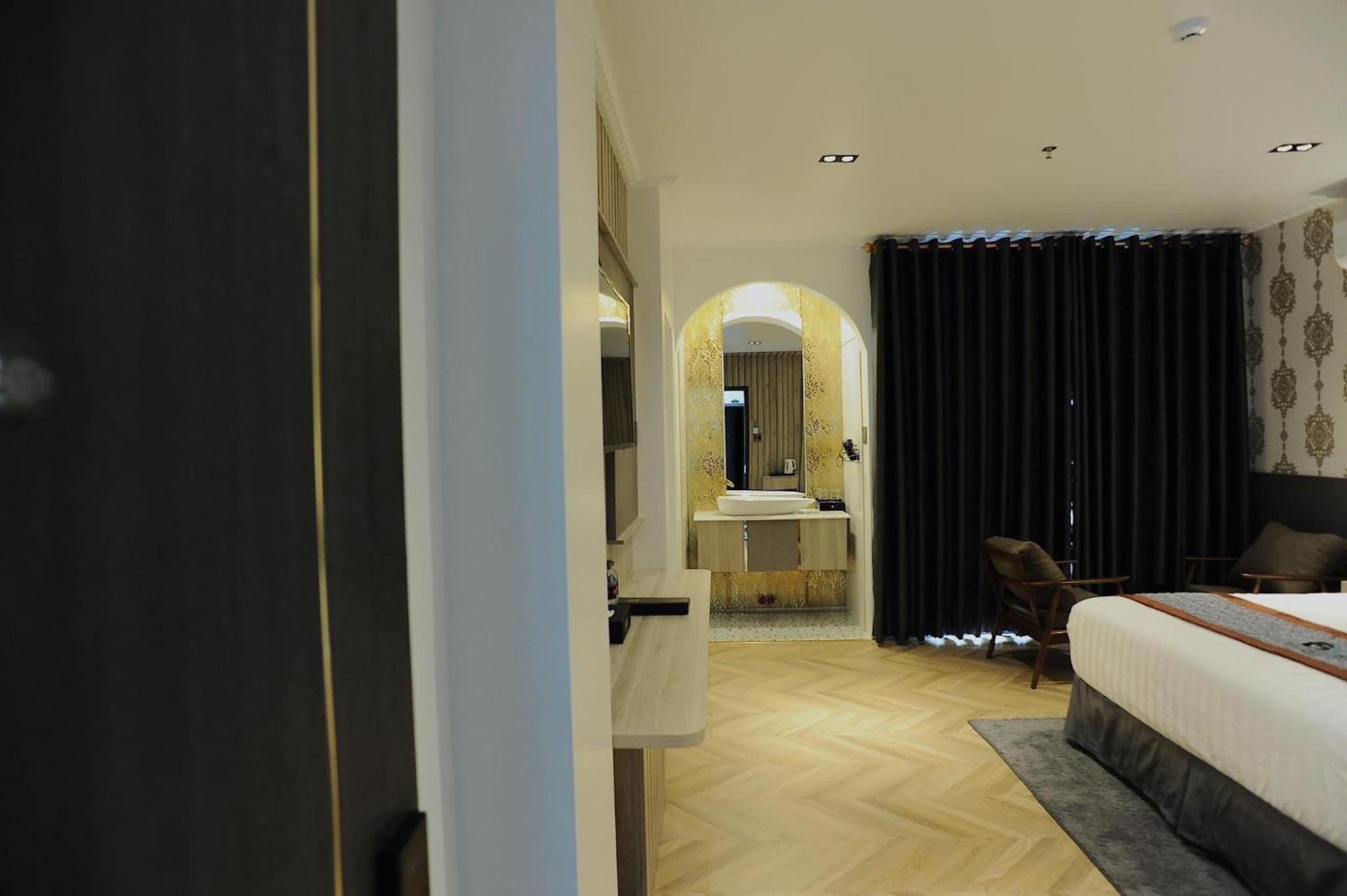 Double Room with Lake View - Photo 15