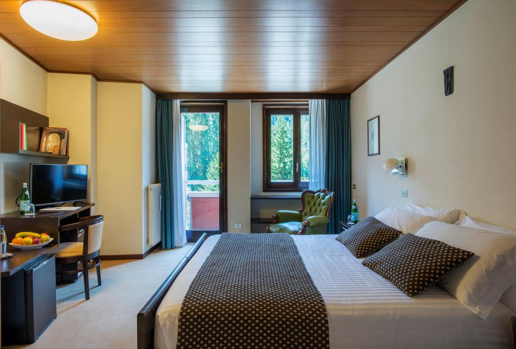 Deluxe Double Room with Balcony - Photo 1