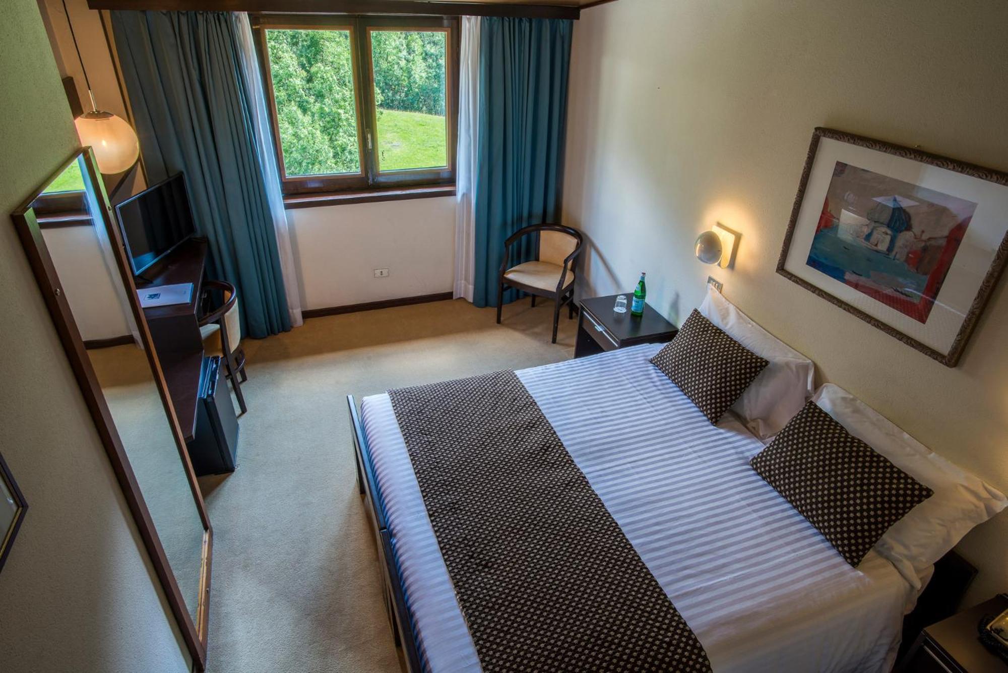 Standard Double or Twin Room - Photo 1