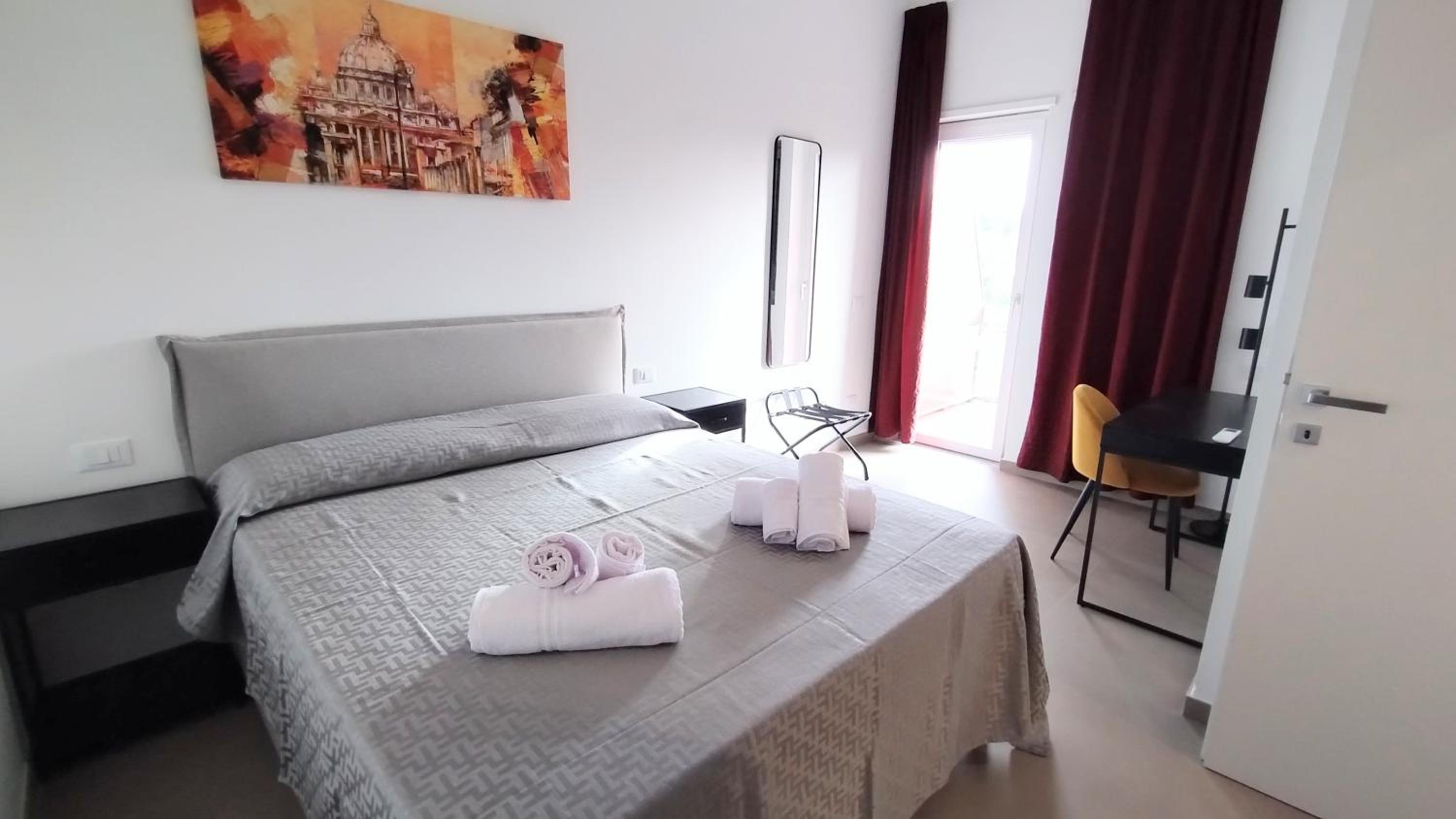 One-Bedroom Apartment with Balcony