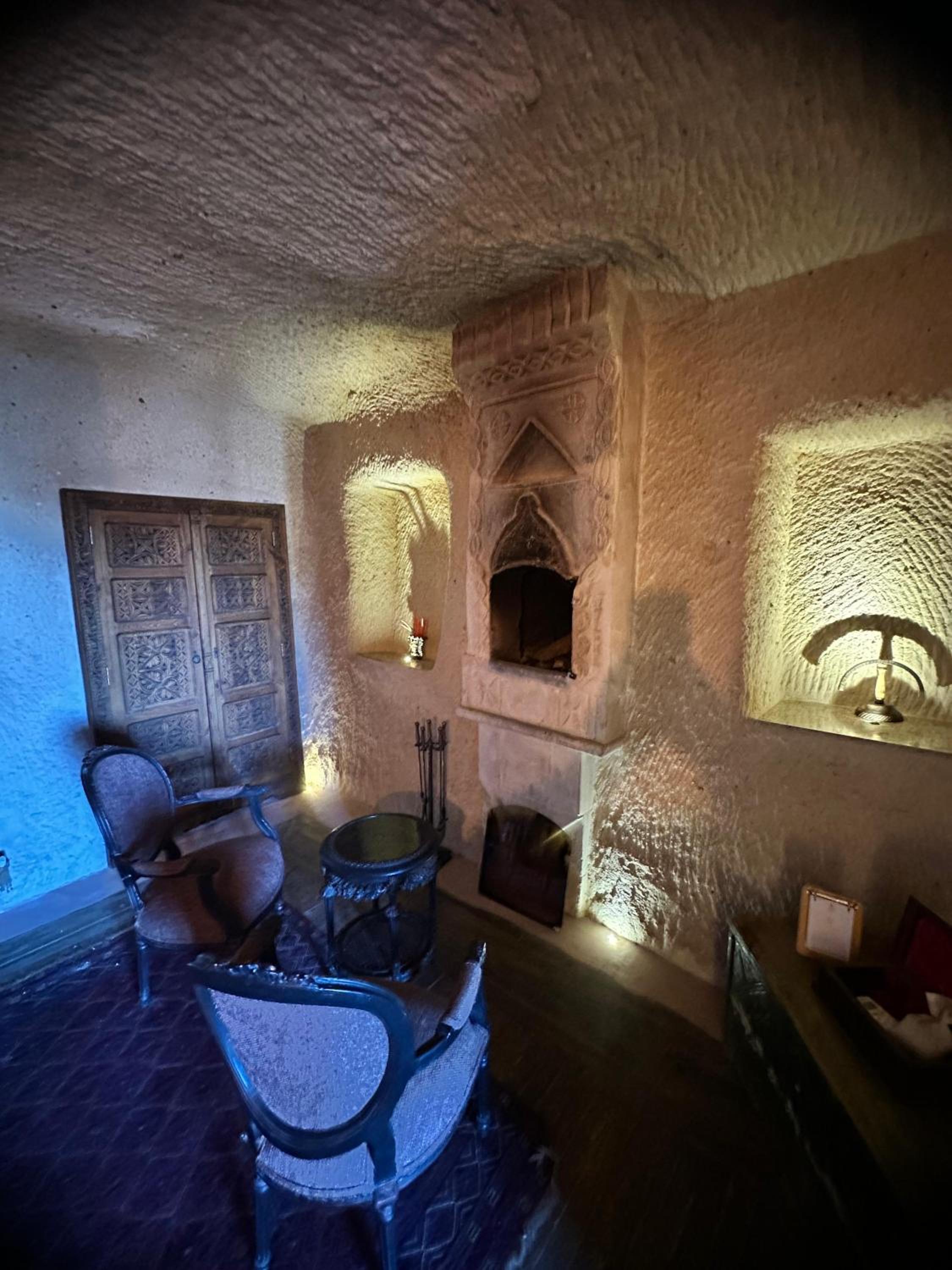 Deluxe Cave with Spa Bath