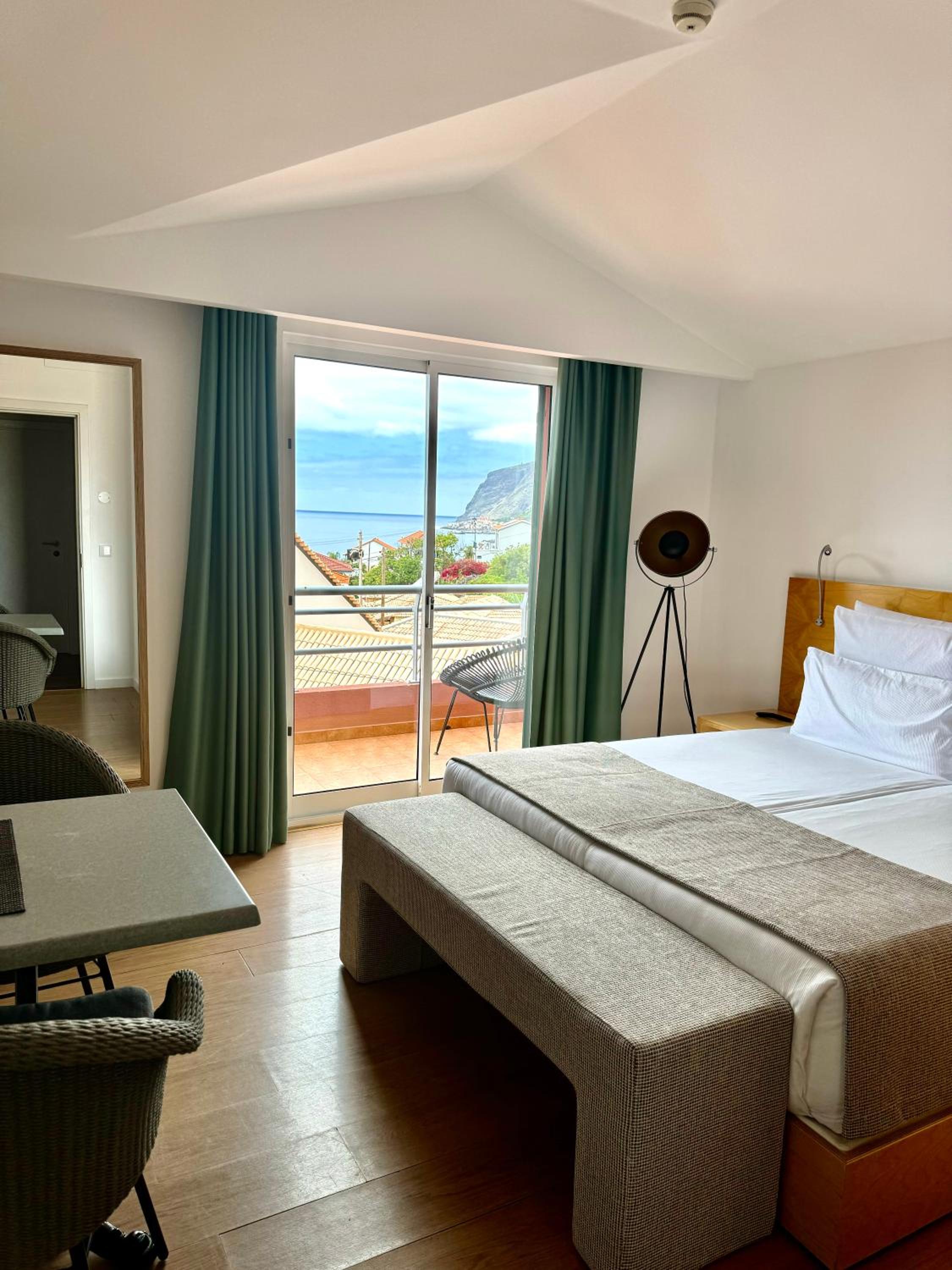 Deluxe Double or Twin Room with Sea View photo 1